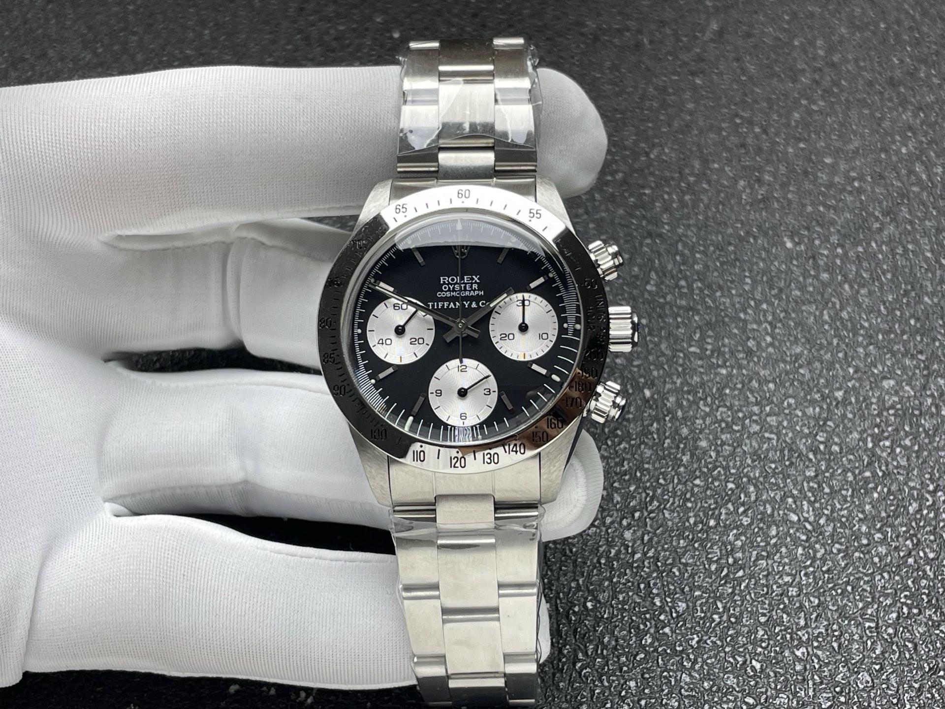 NO:532226,Rolex Solo (women's model) 37mm/Ditona retro Paul Newman series Retro joint Ditona Cartier-manual timing Elegant and generous appearance, classic panda disc color luminous hand, paired with a retro snail mirror 'both retro and modern gentlemanly elegant temperament' carefully designed, clearly and neatly presenting the attractive charm of this retro watch, equipped with WM-running seconds chronograph mechanical manual movement, diameter 37mm formal casual multifunctional mechanical watch real picture shot,,, cartier,rolex19860909Rolex 劳力士 Solo(女款)37mm/迪通拿复古保罗纽曼系列 复古联名迪通拿Cartier-手动计时 优雅大方的外观造型,经典熊猫盘配色夜光指针,搭配复古型蜗盖镜面“既复古感且不失现代绅士优雅气质” 精心设计,清晰利落呈现出此款复古腕表诱人的魅力,搭载WM-跑秒计时机械手动机芯,直径37mm正装休闲多功能机械腕表真实实物图拍摄,,,cartier,rolex,Watch