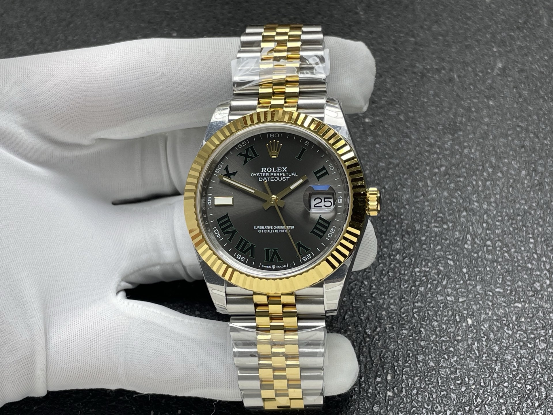 NO:764426,ES FACTORY Rolex / ROLEX Datejust 41mm series, ① Customized Hangzhou movement, kinetic energy storage up to 72 hours, stable and reliable quality; ② Case size and thickness consistent with the original / thickness 11.8mm (non-market version) ③ Polished word nails, top Swiss ice blue luminous, fine shading, color matching ES  FACTORY sincerely produces, not for high profits, but just to allow most watch lovers to experience a very cost-effective date-type mechanical watch in this bad economic environment,,,rolex19860909ES FACTORY 劳力士/ ROLEX 日志型41mm系列, ①定制杭州机芯,动能储存高达72小时,品质稳定可靠； ②表壳尺寸厚度与原装一致/厚度11.8mm（非市场版本） ③字面打磨字钉,顶级瑞士冰蓝色夜光,底纹细腻,颜色对版 ES FACTORY诚意出品,不为高利润,只为在此大环境不好的经济状况下,还能让大部分爱表玩家体验极具性价比的日志型机械腕表,,,rolex,Watch