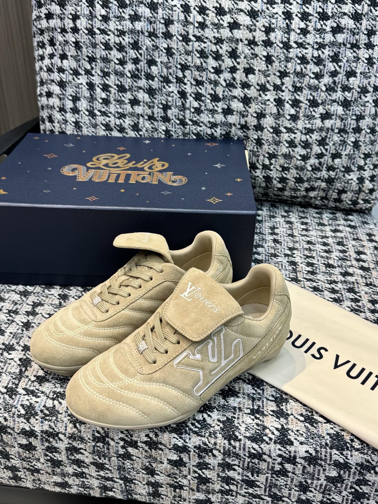 Кроссовки Footprint из замши, новинка сезона Louis Vuitton
