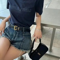 YSL腰带 圣罗兰腰带 断货王YSL腰带比起常见的针扣款更加淑女风特别适合春夏搭配,西服、牛仔裤都🉑️驾 YSL腰带 圣罗兰腰带 断货王YSL腰带比起常见的针扣款更加淑女风特别适合春夏搭配,西服、牛仔裤都🉑️驾