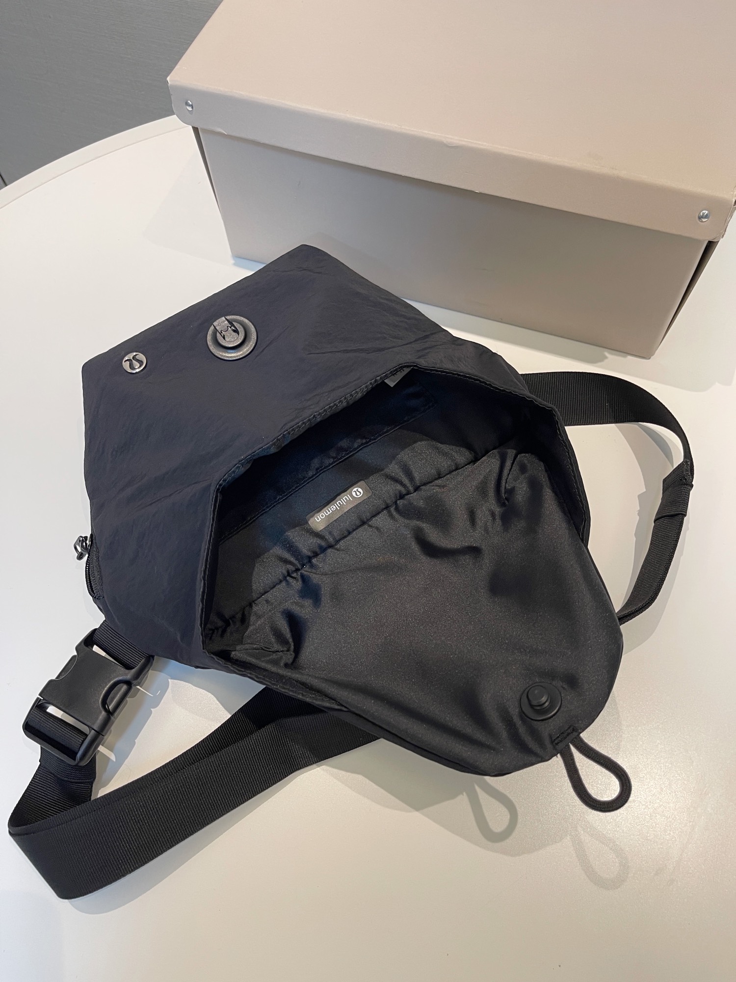 adjusted as a chest pack or waist bag - Comprehensive 6