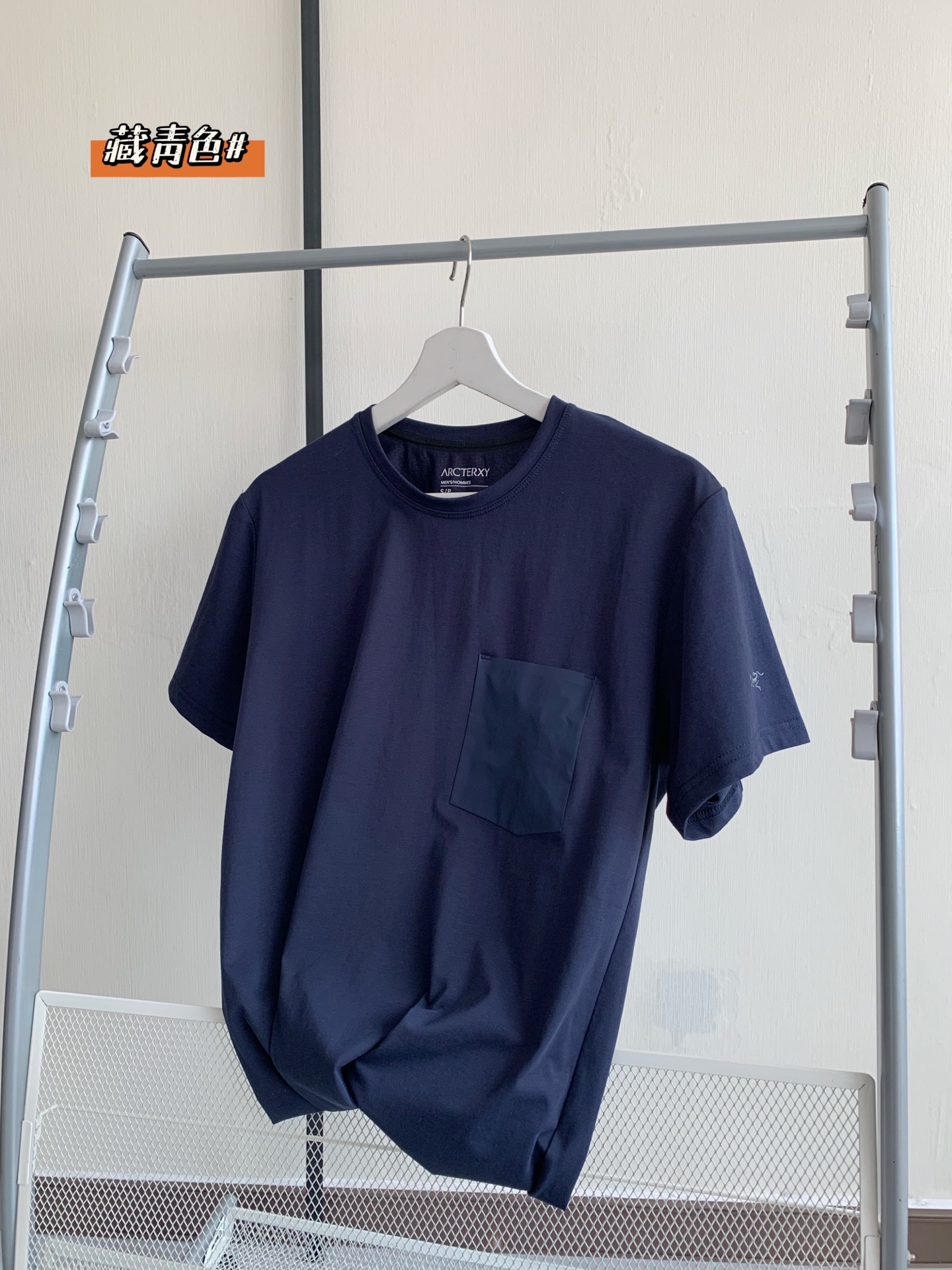 Arc'teryx Heren T-shirt met Borstzak - Sneldrogend, Donkerblauw, Casual Pasvorm