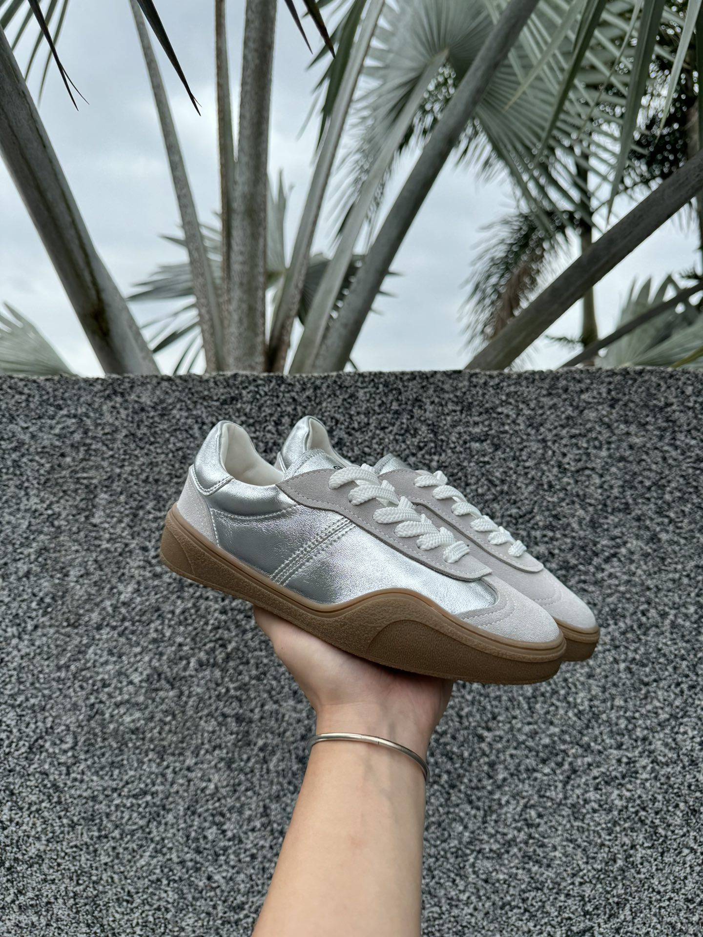 NO:209975,The big seller at the end of the year is all high-end personalized products; early delivery is early; 35/3; 36/2; 38/1; pay attention to the big seller at the end of the year, and all are not returned or exchanged, special prices,19860909年尾大甩,全部是高端自留款；早下早得早得；35/3；36/2；38/1；注意年尾大甩货,全部不退换,特价款,,Children's