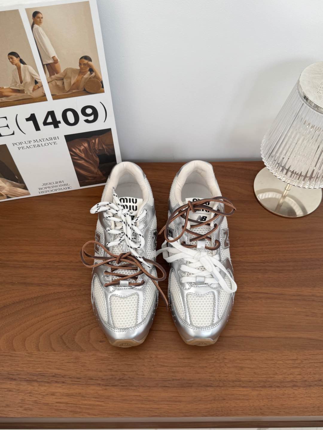 NO:234765,Introduction to Miux NB SNGG | New co-branded sports shoes The pair of sports sneakers co-branded with New Balance, which was revealed at the show, are very popular Maillard color flat shoes, pair of shoelaces, unique style, and very textured!  The foot is very light and versatile. There are many foot pictures on the foot on the world and domestic social platforms. Many top traffic stars are now holding it - MATERIAL Material - Imported top layer cowhide inner lambskin large sole private model TPU sole size#35～40 price, casual shoes/sports shoes, miumiu, new balance, flats, sneakers, cowhide, sheepskin19860909Miux NB SNGG简介| 新款联名款运动鞋 缪缪大秀上爆出的这双与New Balance 新百伦联名款运动 球鞋,非常流行的美拉德配色平底鞋,双鞋带设计、独特风格,非常有质感！上脚非常轻便百搭 全球以及国内社交平台已爆众多上脚图 多位顶级流量明星立捧 - MATERIAL 材质 - 鞋面进口头层牛皮 内里小羊皮 大底私模TPU底 size#35～40 price,休闲鞋/运动鞋,miumiu,new balance,flats,sneakers,cowhide,sheepskin,Women's Shoes