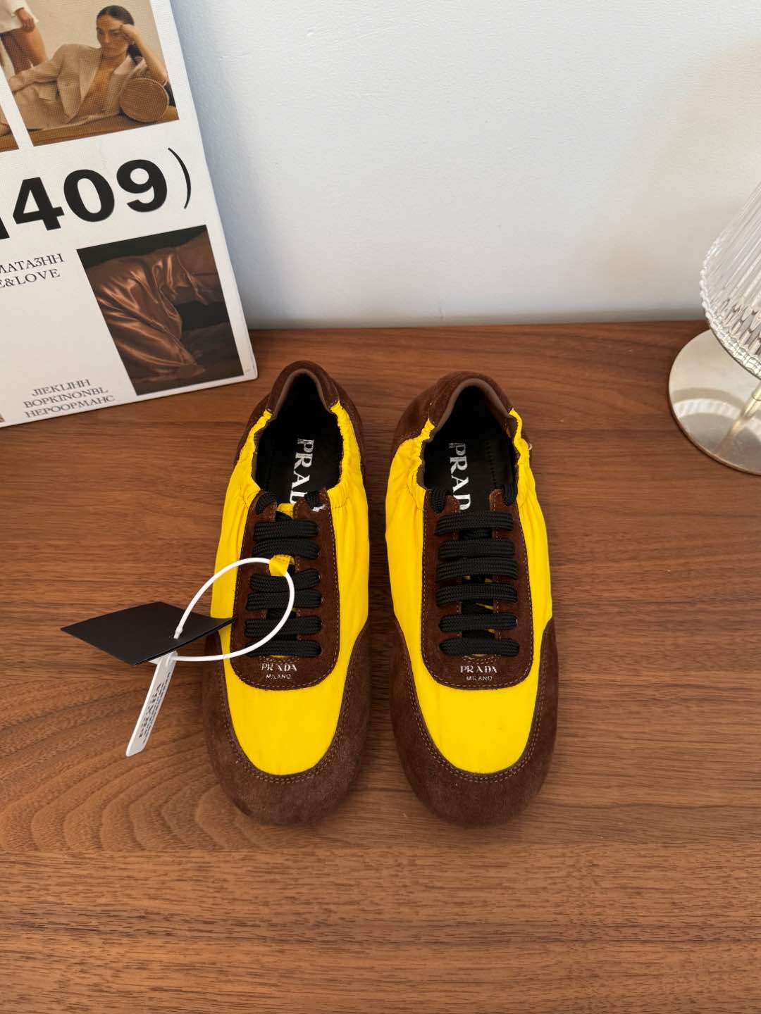 NO:234766,Prad* SNGG Introduction | Collapse series It adheres to the concept of stripping away the traditional structure and interprets the lightness and deconstruction beauty of sports shoes to the extreme. There is no complicated internal village, but it is as elegant and free as a ballet dancer. The name 