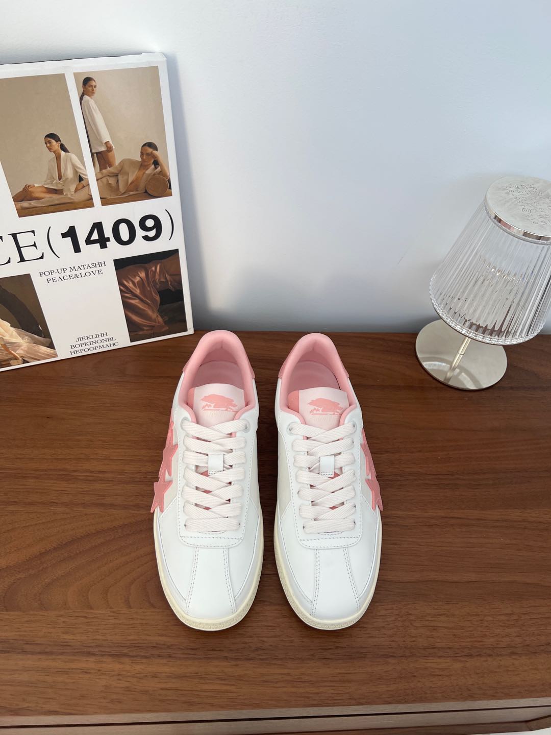 NO:130103,Introduction to Amir* SNGG | Sunset skate couples’ star shoes The upper is decorated with classic star patches, and the edge paint process adds a sense of detail. It is equipped with a three-dimensional MA four-letter combination outsole, which not only has visual impact but also increases brand recognition. Made of high-end leather, it has soft touch, strong durability, and presents a high-end texture~ - MATERIAL material - Imported top layer cowhide inner original custom breathable weaving outsole 1:1 open mold custom sole size#35～45 price (men’s size 20), casual shoes/sports shoes, amiri, sneakers, cowhide19860909Amir* SNGG简介| Sunset skate 情侣款星星鞋 鞋面装饰了经典的星星贴饰,边缘涂漆工艺增添细节感.配备立体的MA四重字母组合外底,既有视觉冲击力,又增加品牌辨识度.采用高级皮革制成,触感柔软,耐用性强,呈现高端质感～ - MATERIAL 材质 - 鞋面进口头层牛皮 内里原版定制透气织布 大底1:1开模定制大底 size#35～45 price（男码20）,休闲鞋/运动鞋,amiri,sneakers,cowhide,Women's Shoes