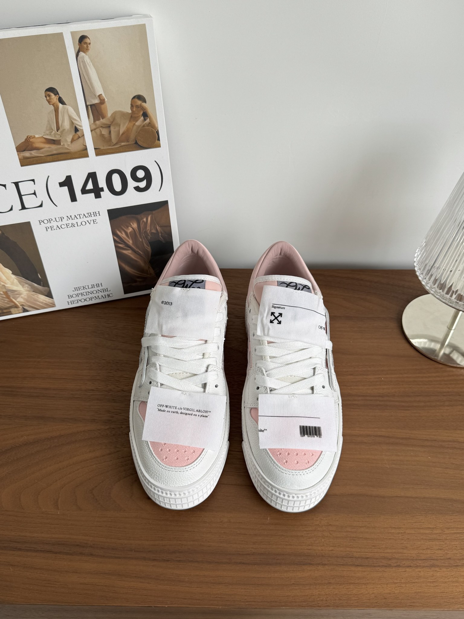 NO:234759,Off-Whit* SNGG Introduction | Avant-garde label couples series Avant-garde trendy design and interesting details make Off convey a strong fashion temperament. In order to successfully connect street style with high-end fashion, bold letters as elements plus oblique zebra or square 