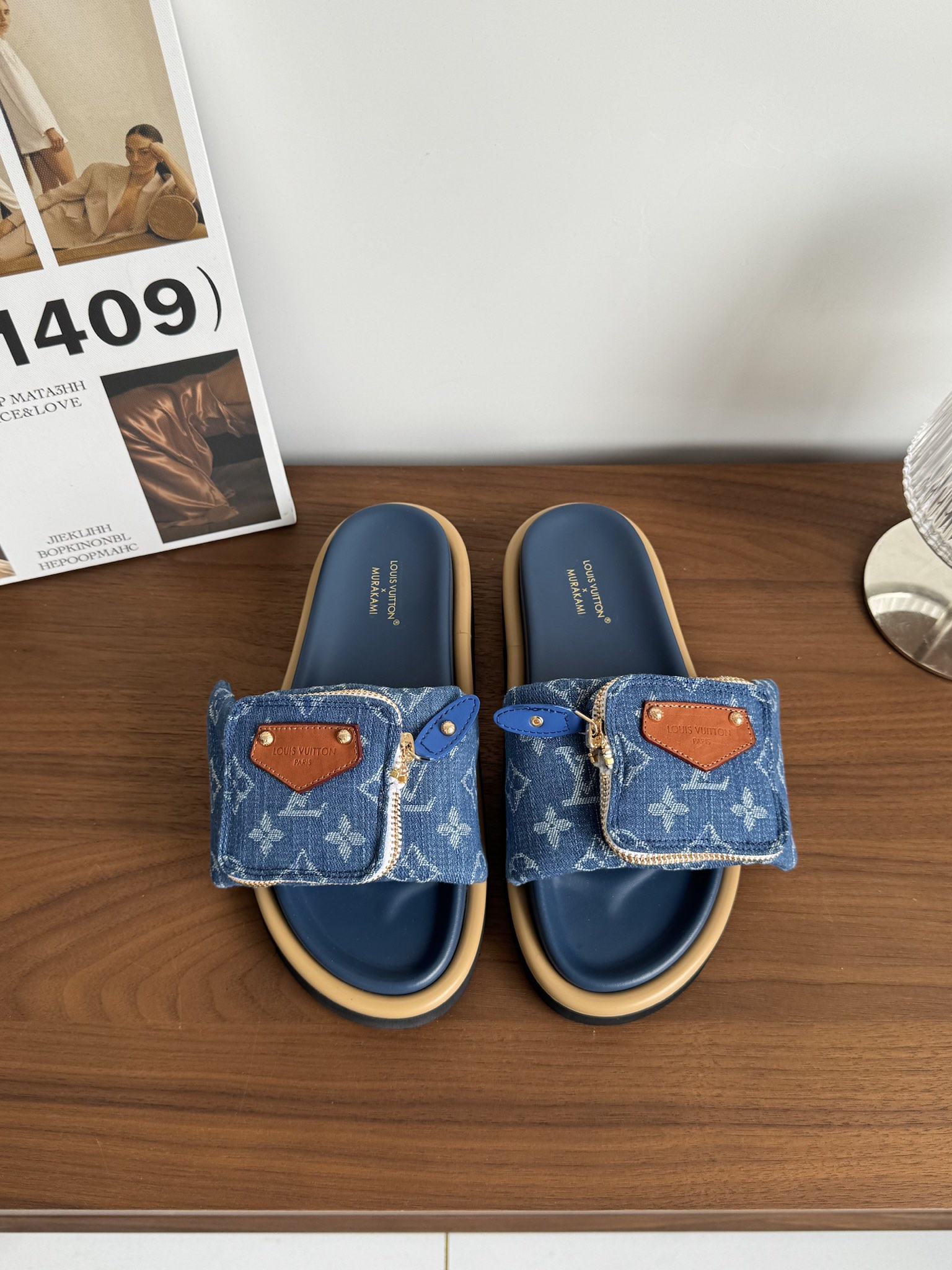 NO:234748,L* SNGG Introduction｜COMFORT Bread Slide Series This slipper not only has a fashionable appearance, but also uses the latest technological materials. In the hot summer, you no longer have to worry about the impermeability of the feet. You can feel the softness of the clouds in every step, making your feet perfectly fit, and the presbyopia has a retro and modern visual difference~ - MATERIAL Material - High mercerized upper custom fabric with cowhide inner cowhide, custom mold opening combination sole size#35～40 (40 customization without return and exchange) price, slippers, slippers, cowhide19860909L* SNGG简介｜COMFORT面包拖系列 这款拖鞋不仅外观时尚,还采用了最新的科技材料,炎热的夏日里不再烦恼脚部不透气.每一步都能感受到云朵般的柔软,让你的脚掌得到完美的贴合,老花更有复古与摩登的视觉差～ - MATERIAL 材质 - 鞋面高丝光织布定制面料 内里牛皮 大底定制开模组合大底 size#35～40（40定制不退换） price,拖鞋,slippers,cowhide,Women's Shoes