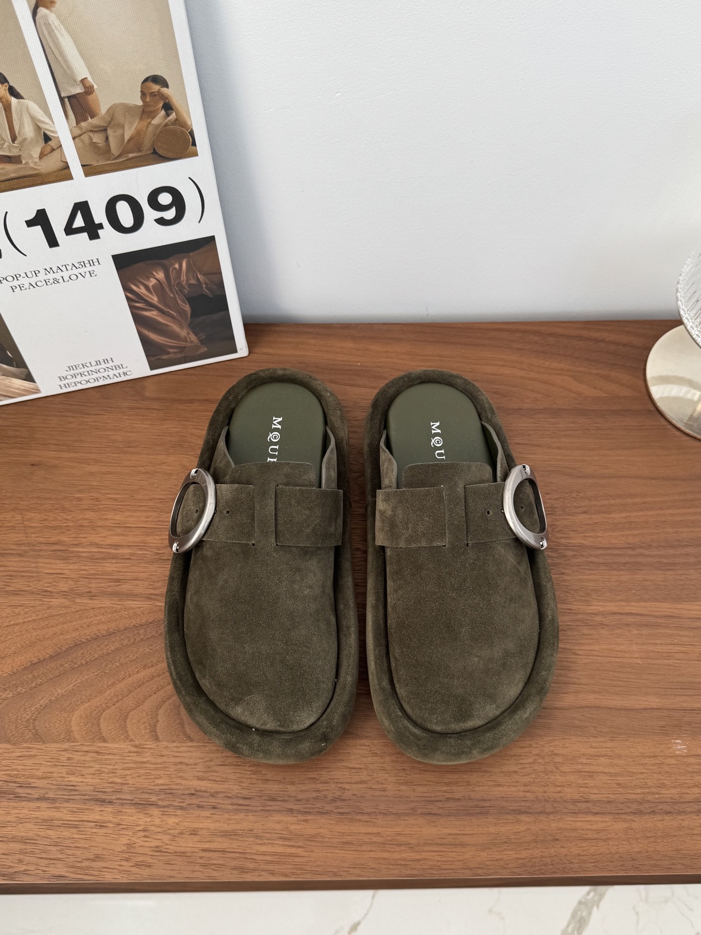 NO:247059,McQuee* SNGG Introduction｜Arc thick-soled bag head drag The leather texture of the fur is matched with dark green!  The feet look super white!  The thick-soled design is really a blessing for a small person~ the double-breasted design does not hurt your feet at all!  The footbed is very soft and comfortable~ and the leather texture is also available!  - MATERIAL Material - Upper Imported top layer cowhide inner water dyed cowhide original custom mold base size #35～39 (40 custom made without return) price, semi-torque, cowhide19860909McQuee* SNGG简介｜Arc厚底包头拖 翻皮毛的皮质感搭配上墨绿色！上脚超级显白！厚底设计真的是小个子福音啦～双排扣设计一点都不磨脚！垫脚皮里,非常柔软舒适的哦～还有皮面质感！ - MATERIAL 材质 - 鞋面 进口头层牛皮 内里水染牛皮 大底 原版定制开模打底 size#35～39（40定制不退换） price,半拖,cowhide,Women's Shoes