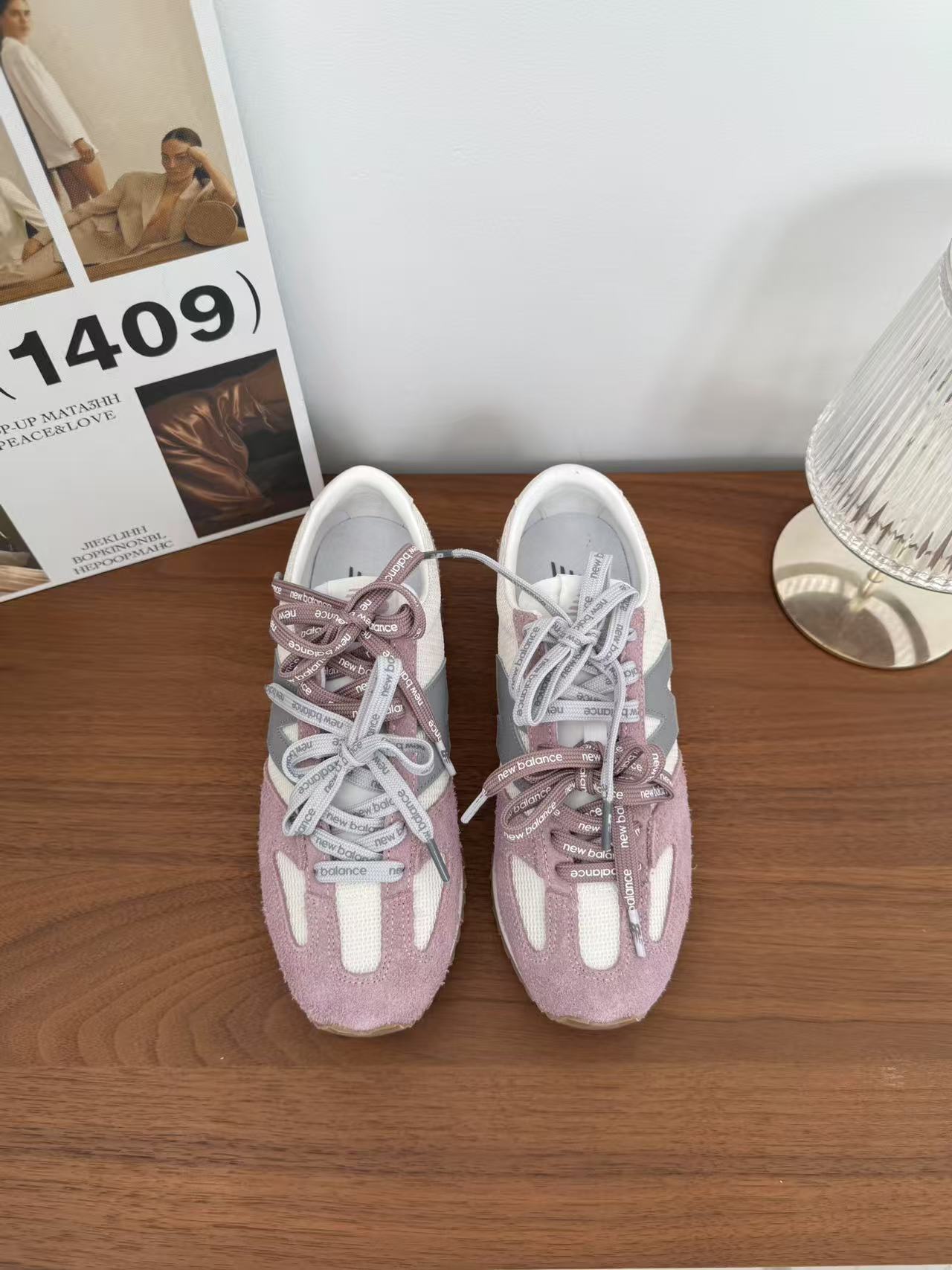 NO:265819,* Retro jogging shoes series NB 471 retro jogging shoes same as Zhang Yuanying Retro Pioneer Casual Sports Jogging Shoes Italian street style in the 1970s!  NB New Balance The new 471 series is a new look created with a purer retro style design. The side is also deconstructed. The n-character logo is presented in an old embossed style. Multi-lace matching is girlish and fashionable - MATERIAL material - upper High mercerized cow leather inner calf leather weaving outsole custom open molded sole size#35~40, casual shoes/sports shoes, new balance, sneakers, cowhide19860909* 复古慢跑鞋系列 NB 471复古慢跑鞋张元英同款 复古先锋休闲运动慢跑鞋 上世纪70年代的意大利街头风格！NB新百伦 全新 471 系列以更纯粹的复古风格设计打造的全新造型.侧身还以解构设计 将n字标志以做旧压花样式呈现 多鞋带搭配穿搭少女感时尚感十足 - MATERIAL 材质 - 鞋面 高丝光牛反绒牛皮 内里小牛皮织布 大底定制开模大底 size#35～40,休闲鞋/运动鞋,new balance,sneakers,cowhide,Women's Shoes