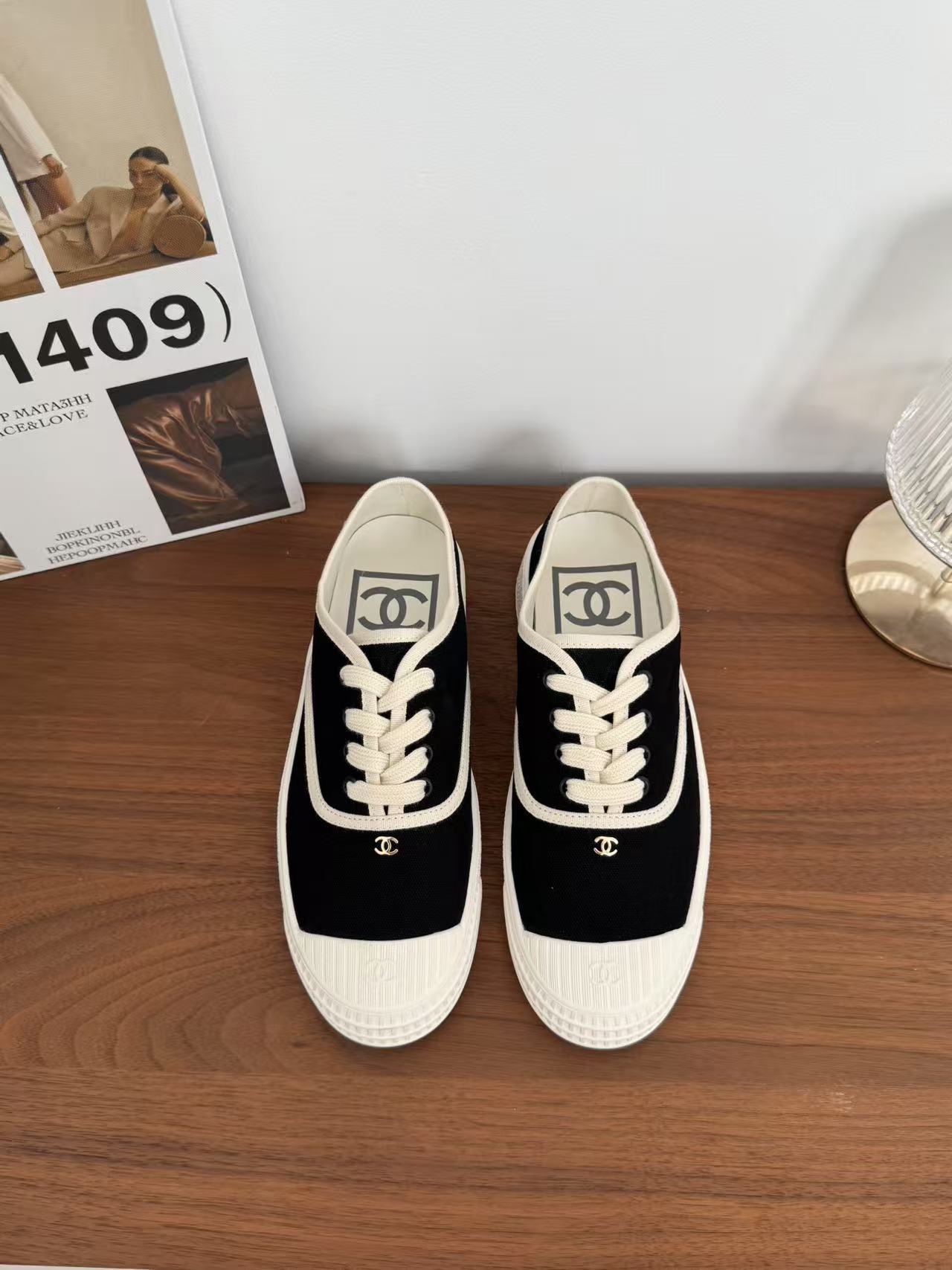 NO:263541,CHANELSNGG Introduction | vintage canvas shoes classic return to the main style of lazy shoes, creating different artistic shoes, boldly trying the design, stretching legs on the feet, very sexy and easy to match with various styles~ - MATERIAL Material - Original custom canvas with upper inner high-density weaving outsole 1:1 open mold custom sole size#35～39 (40 custom made without return or exchange), casual shoes/sports shoes, chanel, sneakers19860909批 CHANELSNGG简介| vintage帆布鞋 经典回归主推款懒人鞋,打造出不一样的艺术鞋品,设计勇于大胆尝试,上脚拉长双腿,非常性感轻松搭配各种风格～ - MATERIAL 材质 - 鞋面原版定制帆布 内里高密度织布 大底1:1开模定制大底 size#35～39（40定做不退换）,休闲鞋/运动鞋,chanel,sneakers,Women's Shoes