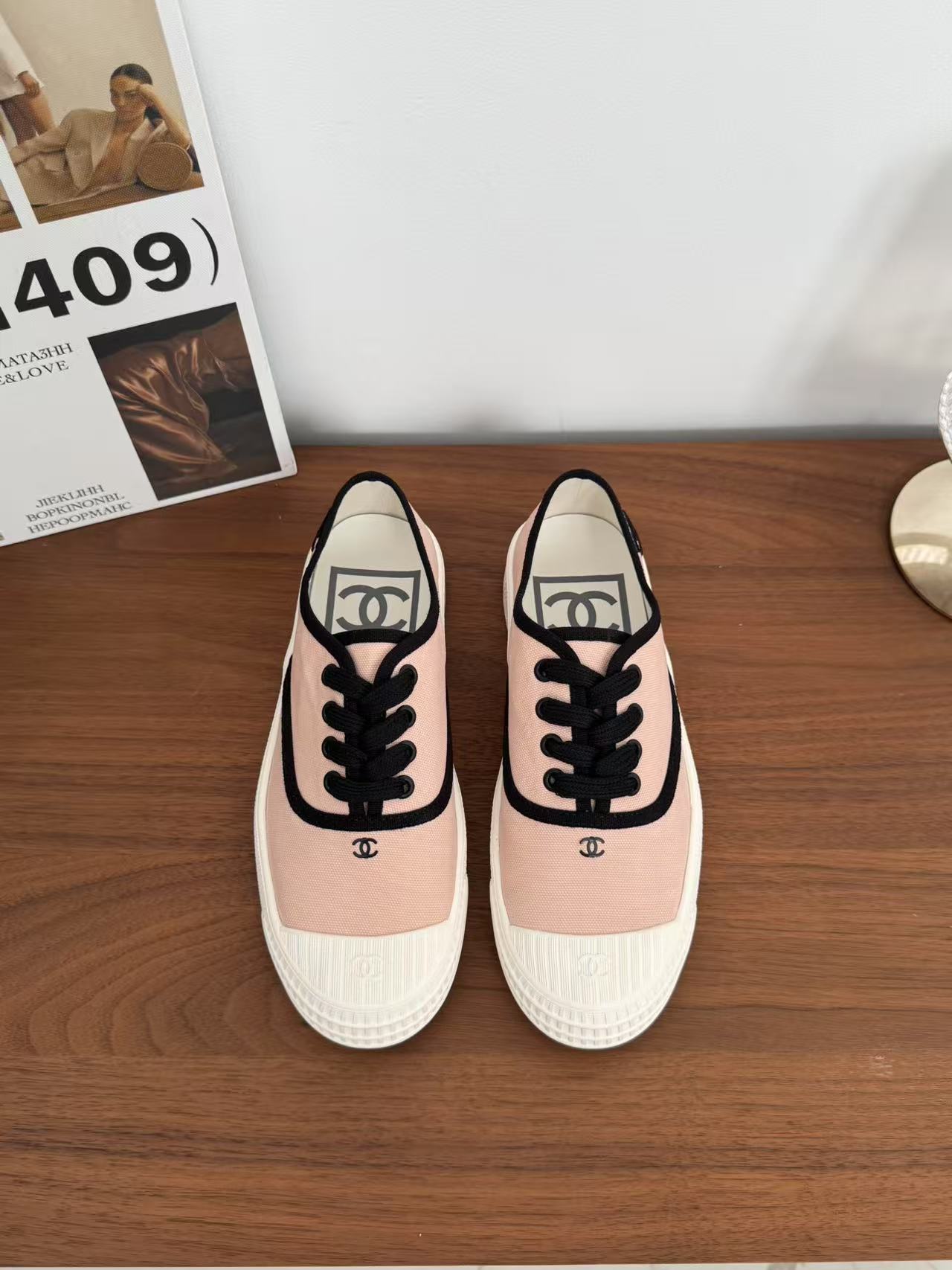 NO:263544,CHANELSNGG Introduction | vintage canvas shoes classic return to the main style of lazy shoes, creating different artistic shoes, boldly trying the design, stretching legs on the feet, very sexy and easy to match with various styles~ - MATERIAL Material - Original custom canvas with upper inner high-density weaving outsole 1:1 open mold custom sole size#35～39 (40 custom made without return or exchange), casual shoes/sports shoes, chanel, sneakers19860909批 CHANELSNGG简介| vintage帆布鞋 经典回归主推款懒人鞋,打造出不一样的艺术鞋品,设计勇于大胆尝试,上脚拉长双腿,非常性感轻松搭配各种风格～ - MATERIAL 材质 - 鞋面原版定制帆布 内里高密度织布 大底1:1开模定制大底 size#35～39（40定做不退换）,休闲鞋/运动鞋,chanel,sneakers,Women's Shoes