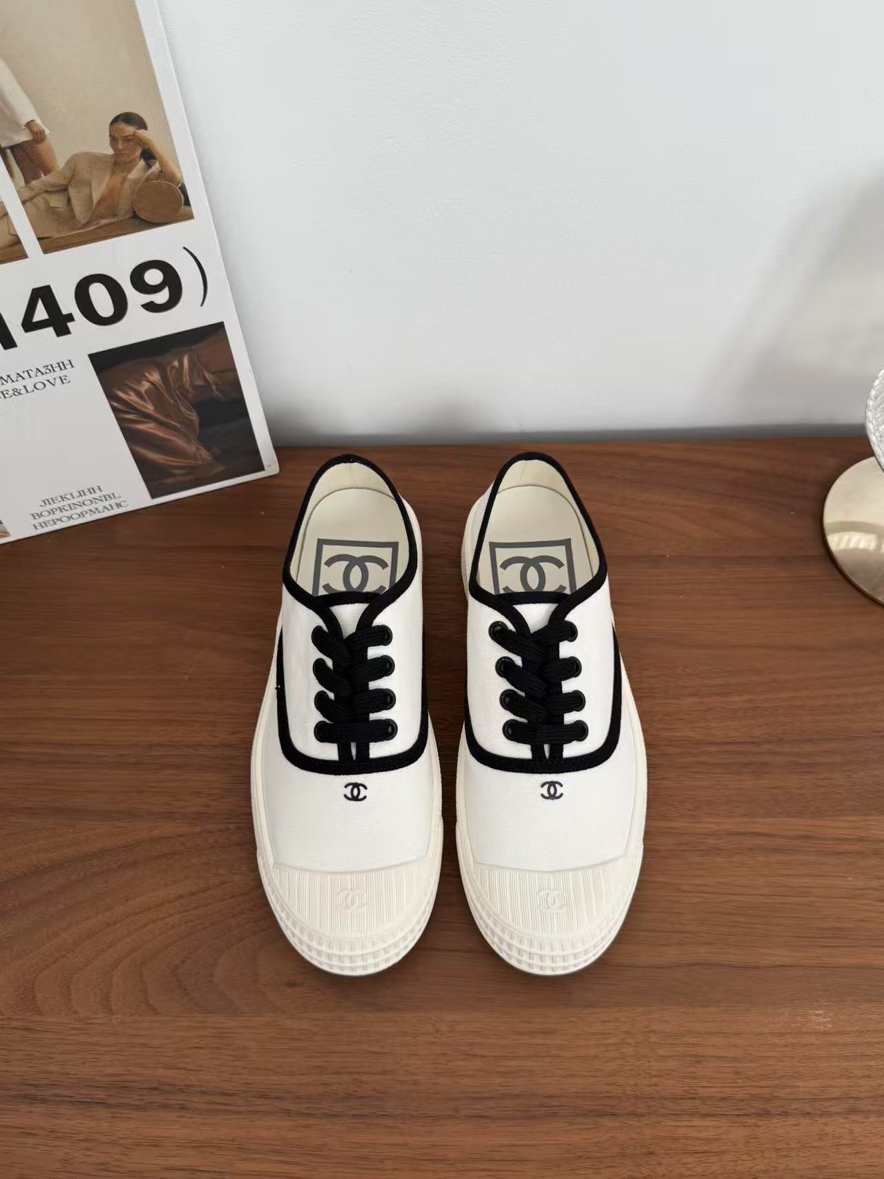 NO:407891,* SNGG Introduction | vintage canvas shoes. The classic return to the main style of lazy shoes, creating different artistic shoes, and the design is bold and bold, and the legs are stretched out, which is very sexy and easy to match with various styles~ - MATERIAL Material - Original custom canvas with upper, high-density weaving fabric, outsole, 1:1 open mold custom sole size#35～39 (40 custom made without return) price, casual shoes/sports shoes, sneakers19860909* SNGG简介| vintage帆布鞋 经典回归主推款懒人鞋,打造出不一样的艺术鞋品,设计勇于大胆尝试,上脚拉长双腿,非常性感轻松搭配各种风格～ - MATERIAL 材质 - 鞋面原版定制帆布 内里高密度织布 大底1:1开模定制大底 size#35～39（40定做不退换） price,休闲鞋/运动鞋,sneakers,Women's Shoes