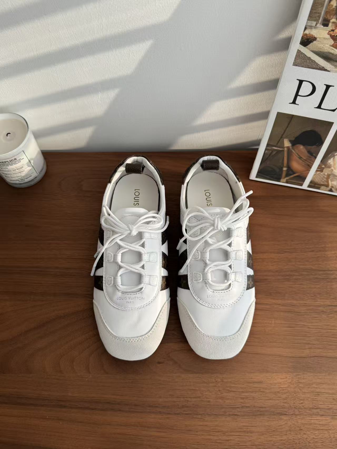 NO:407884,SNGG Introduction｜Sneakerina Series Sneakerina Series Ballet Sports Shoes German Training Shoes Couple Style Sneakerina Ballet style sneakers are made of silky suede cowhide leather, combining the light configuration of ballet shoes and the comfortable texture of sneakers. The side logo canvas back strap is perfect with rich details~ - MATERIAL Material - Customized old-fashioned cowhide imported upper, calfskin inner, original custom sole 1:1 open mold outsole size35～42 price, casual shoes/sports shoes, sneakers, cowhide19860909SNGG简介｜Sneakerina系列 Sneakerina系列 芭蕾运动鞋 德训鞋 情侣款 Sneakerina 芭蕾风运动鞋以丝滑绒面牛皮革塑造流畅线条 兼具芭蕾舞鞋的轻盈构型和运动鞋的舒适质感 侧面 logo帆布后袢带丰富细节就很完美～ - MATERIAL 材质 - 鞋面进口定制老花牛皮 内里小牛皮 大底原版定制 1:1开模大底 size35～42 price,休闲鞋/运动鞋,sneakers,cowhide,Women's Shoes