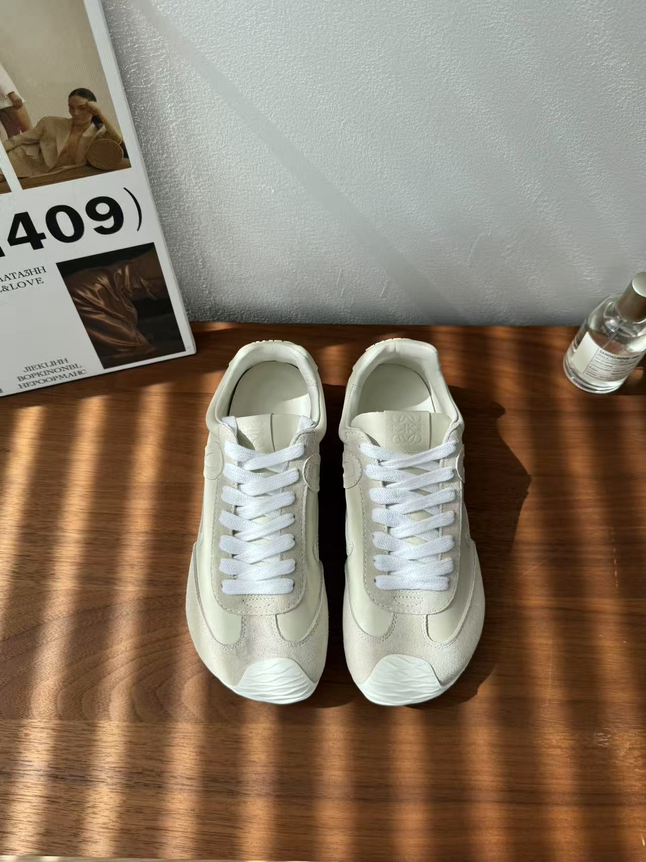 NO:445340,* Introduction to SNGG | Ballet Runner2.0 is a regular retro gene, asymmetric toe design, sock-like internal structure, light rubber outsole extends to the toe, making it look super stylish. The upper is mostly high-quality leather, soft and skin-friendly, and full of texture. Raw rubber sole, anti-slip and wear-resistant, and full of comfort. The soft suede body, and a thick rubber sole, which is not only wear-resistant but also super textured~ - MATERIAL material - Upper high mercerized beef reverse velvet inner calf leather outsole 1:1 open mold custom sole size#35～39 (40 custom made without return) price, casual shoes/sports shoes, sneakers, cowhide19860909* SNGG简介| Ballet Runner2.0 自常复古基因, 不对称鞋头设计,袜状内部結构,轻盈橡胶外底延伸至鞋头,显得超级有范儿,鞋面多是优质皮革,柔软亲肤,质感满满.生胶鞋底,防滑耐磨,舒适度拉满.柔软的绒面鞋身,而且还有着厚实的橡胶大底,不仅耐磨还超有质感～ - MATERIAL 材质 - 鞋面高丝光牛反绒 内里小牛皮 大底1:1开模定制大底 size#35～39（40定做不退换） price,休闲鞋/运动鞋,sneakers,cowhide,Women's Shoes