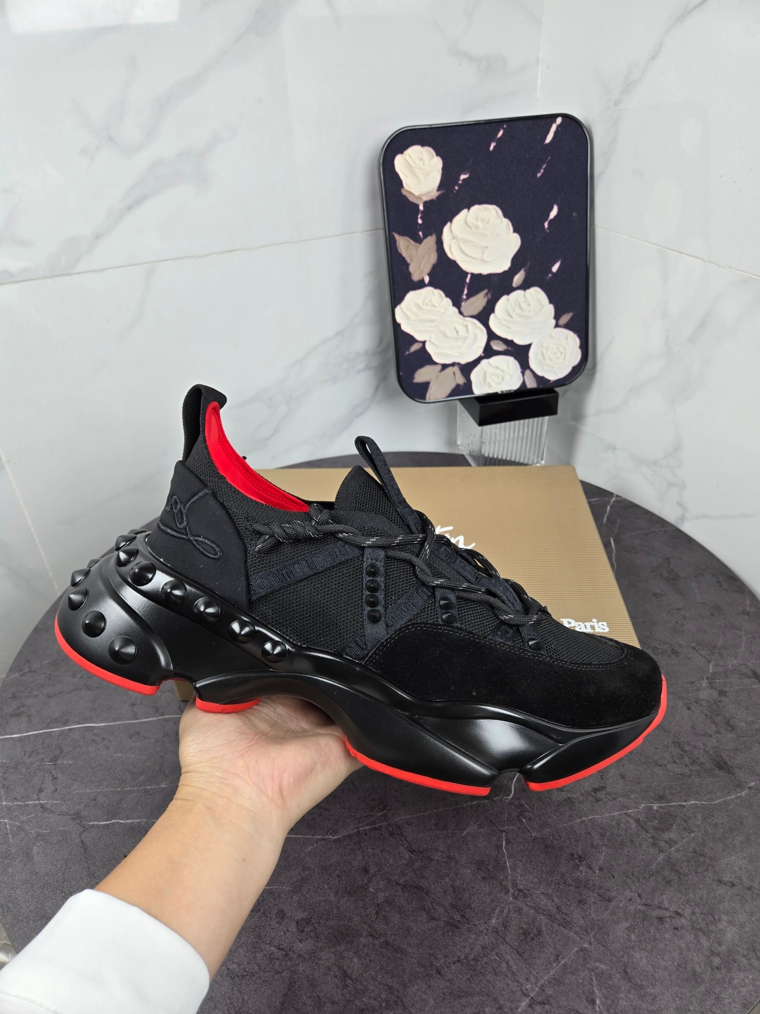 NO:283263,Trendy brand Chri*stian loubou*tin original single product New CL red sole shoes latest casual couples series, upper adopts imported Lycra   high-density breathable fly weaving, environmentally friendly high elastic mold suction foot pads, never take off layer, outsole adopts super non-slip wear-resistant PU   vacuum, two-color combination Size: women 35-43 men 38-47 with tote bag card shoehorn full set packaging, christian louboutin, christian louboutin19860909潮牌Chri*stian loubou*tin原单货 新款 CL红底鞋最新休闲情侣款系列,鞋面采用进口莱卡 高密透气飞织,环保高弹吸模垫脚 永不脱层, 大底采用超级防滑耐磨PU 抽真空 双色组合 Size:女35-43 男38-47 配手提袋 卡片 鞋拔”全套包装,,christian louboutin,christian louboutin,Men's shoes