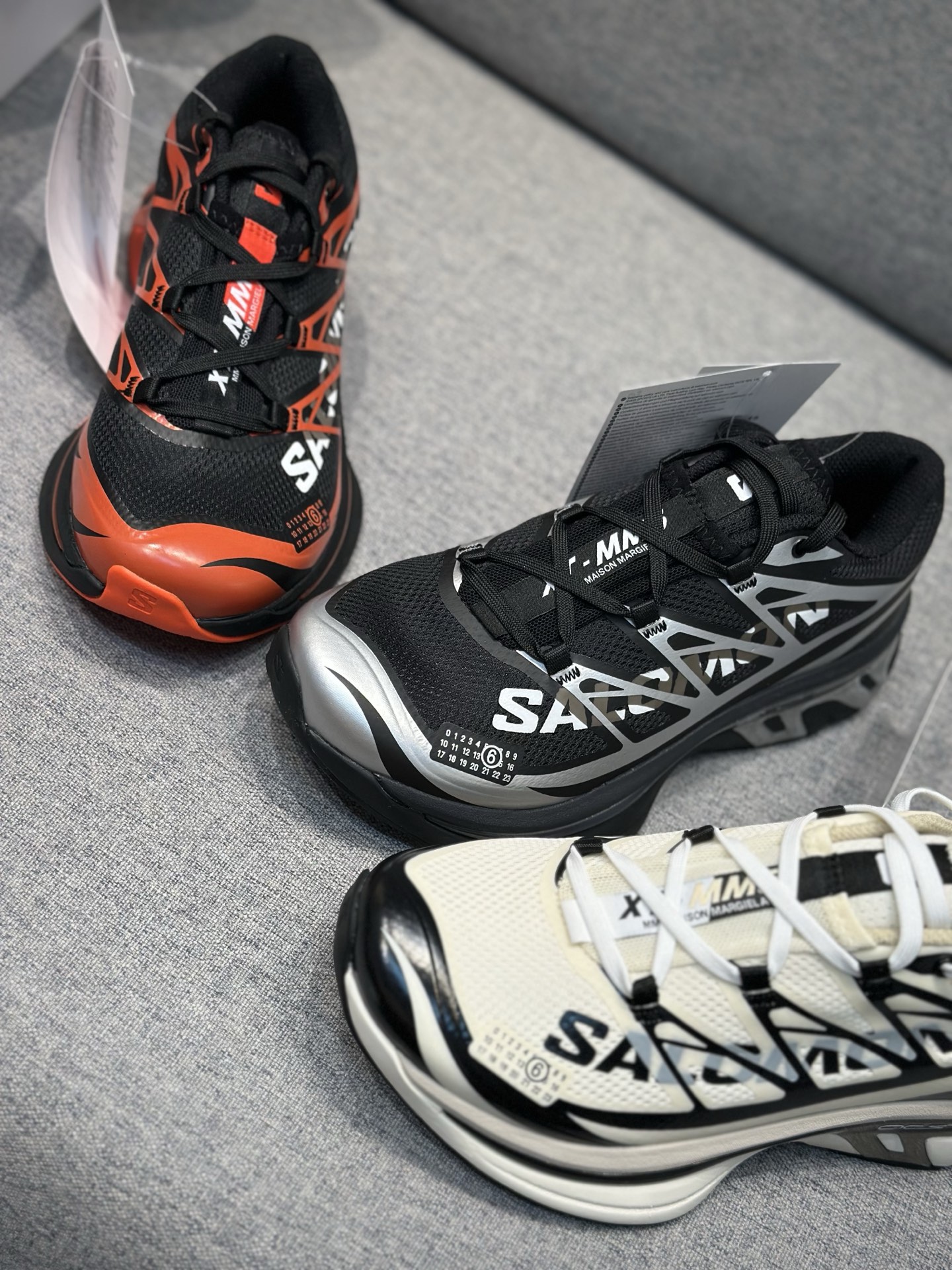 NO:730001,detail!  Big factory craftsmanship!  Very out of stock recently. The line design of the shoe body is cool and avant-garde. The iconic elements of Salomon and the number '6' logo of MM6 are perfectly integrated., masion margiela19860909细节！大厂工艺！近期很缺货 鞋身的线条设计又酷又前卫,萨洛蒙的标志性元素和MM6的数字“6”标识融合得恰到好处,,masion margiela,Men's shoes