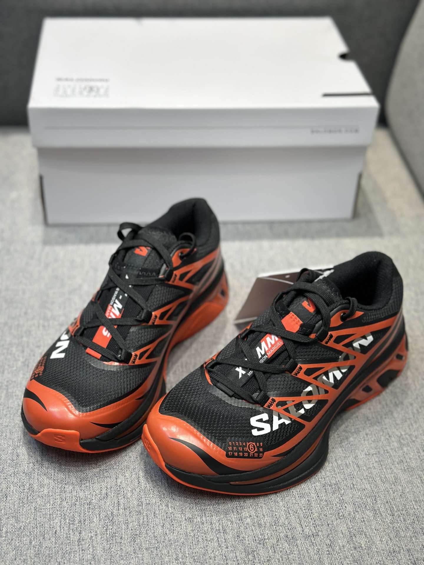 NO:729985,Orange details!  Tomato red combined with black is enough to be handsome.19860909橘红色细节！蕃茄红搭配黑色 帅就完事了,,Men's shoes