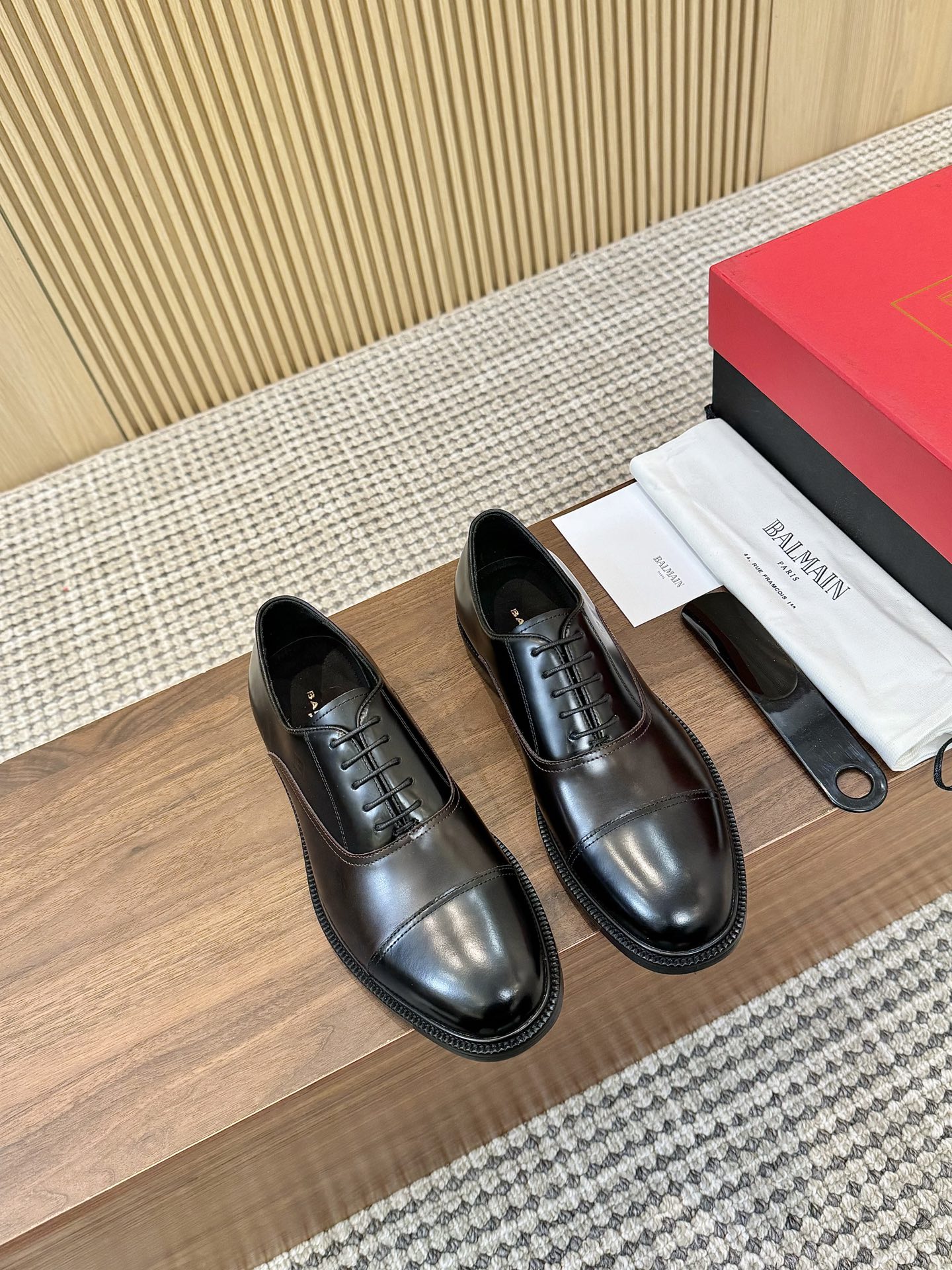 NO:274893,BALMAIN Business Leather Shoes are made of imported cowhide fabric and matched with genuine leather soles. Insoles and insoles have exclusive logos. The cowhide inner lining makes the shoes fashionable and comfortable to wear on the feet. Size 39-44, 38.45.46 Customized without return and exchange, balmain, balmain, cowhide19860909BALMAIN巴尔曼商务皮鞋 采用进口牛皮面料,搭配真皮鞋底,鞋垫、鞋垫均有专属标志,牛皮内里让鞋子穿在脚上时尚又舒适. 码数39-44,38.45.46定制不退换,,balmain,balmain,cowhide,Men's shoes