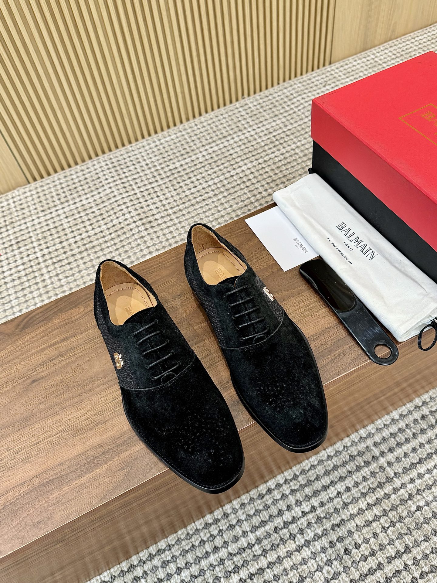 NO:274882,BALMAIN Business Leather Shoes are made of imported reverse velvet cowhide fabric, matched with genuine leather soles, insoles and insoles have exclusive logos, cowhide inner lining makes the shoes fashionable and comfortable to wear on the feet. Size 39-44, 38.45.46 Customized without return and exchange, balmain, balmain, cowhide19860909BALMAIN巴尔曼商务皮鞋 采用进口反绒牛皮面料,搭配真皮鞋底,鞋垫、鞋垫均有专属标志,牛皮内里让鞋子穿在脚上时尚又舒适. 码数39-44,38.45.46定制不退换,,balmain,balmain,cowhide,Men's shoes