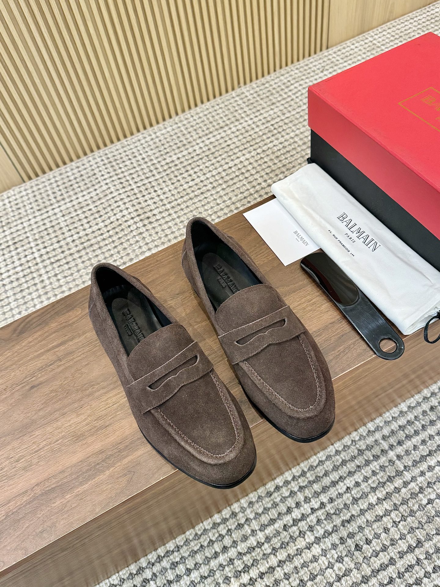 NO:274888,BALMAIN Business Leather Shoes are made of imported reverse velvet cowhide fabric, matched with genuine leather soles, insoles and insoles have exclusive logos, cowhide inner lining makes the shoes fashionable and comfortable to wear on the feet. Size 39-44, 38.45.46 Customized without return and exchange, balmain, balmain, cowhide19860909BALMAIN巴尔曼商务皮鞋 采用进口反绒牛皮面料,搭配真皮鞋底,鞋垫、鞋垫均有专属标志,牛皮内里让鞋子穿在脚上时尚又舒适. 码数39-44,38.45.46定制不退换,,balmain,balmain,cowhide,Men's shoes