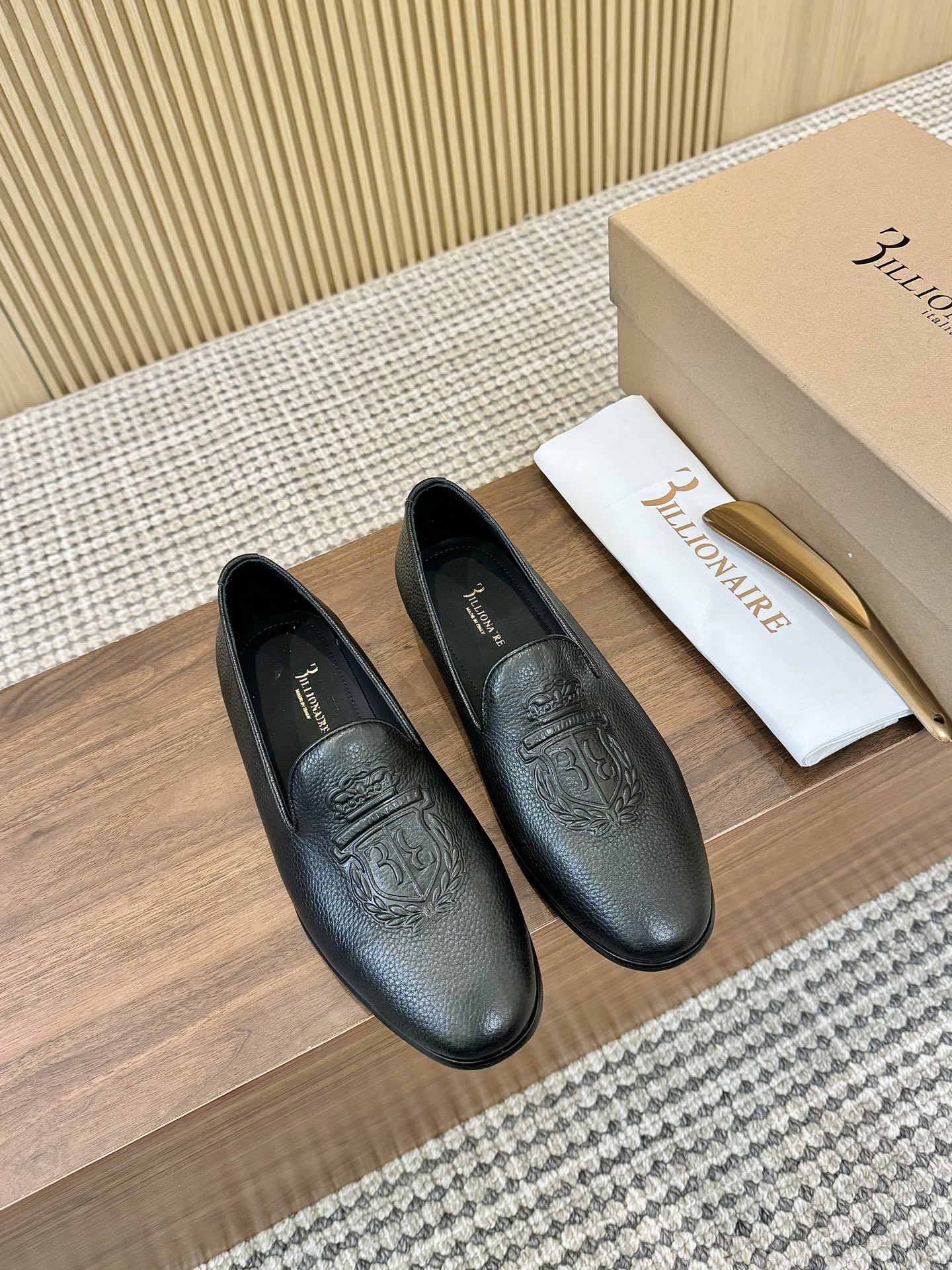 NO:274561,[Billionaire] billionaire, men's business casual leather shoes, imported lychee pattern calf leather, upper electric embroidery brand art logo - inner comfortable cowhide inner lining - outsole genuine leather outsole heel implanted rubber bottom - ultra high quality control, fine workmanship highlighted (high-end, noble, grade) -Size 39-44.38.45.46 Customized non-return, cowhide, Leather soles19860909批【 Billionaire】亿万富翁 男士商务休闲皮鞋 进口荔枝纹小牛皮、鞋面电绣品牌艺术logo -内里舒适牛皮内里 -大底真皮大底后跟植入橡胶底片 -超高品控·做工精细凸显(高端·贵气·档次) -Size 39-44.38.45.46定制不退换,,cowhide,Leather soles,Men's shoes