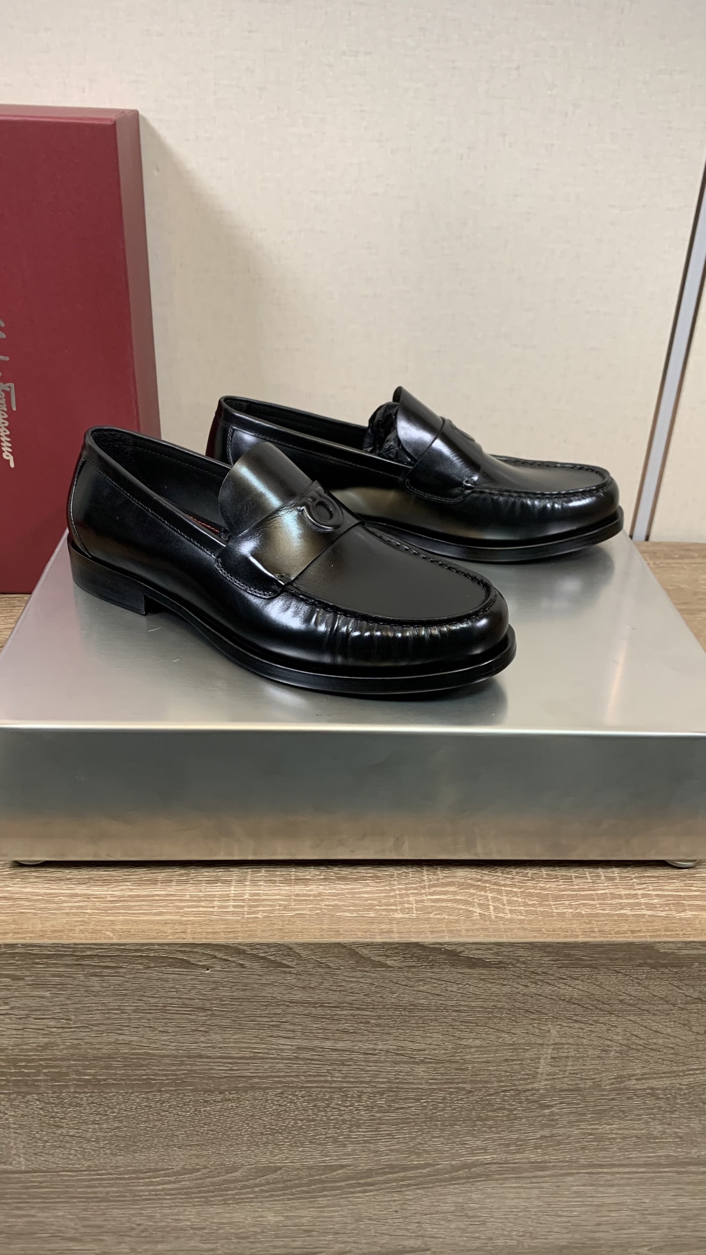 Salvatore Ferragamo Men's Leather Loafers, Black Calfskin 4 i1753970133347 2035 0 2