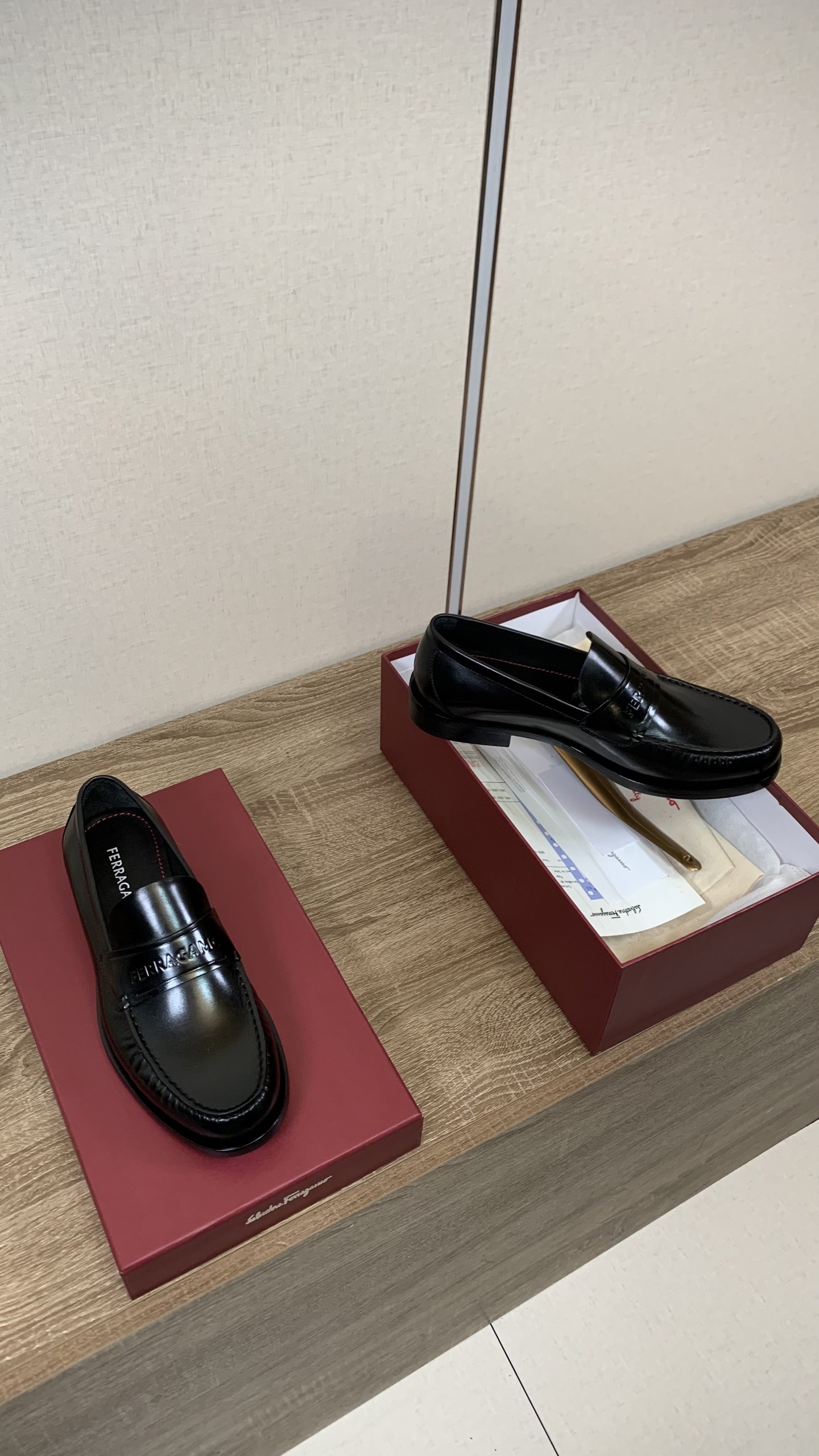 Ferragamo Men's Black Leather Loafers Business Casual Dress Shoes 8 i1753970664814 779 0 6