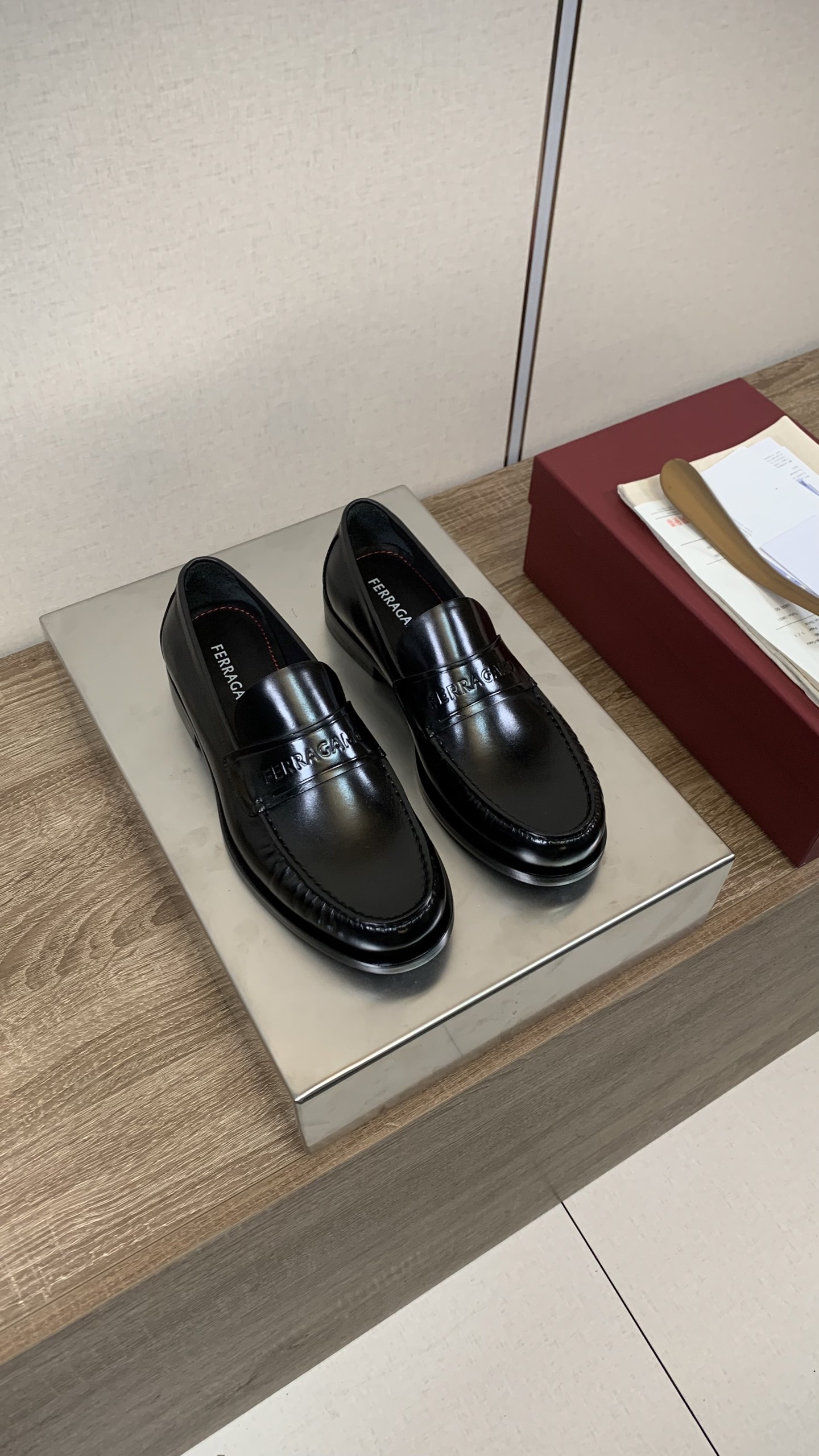 Ferragamo Men's Black Leather Loafers Business Casual Dress Shoes 2 i1753970664843 7928 0 0