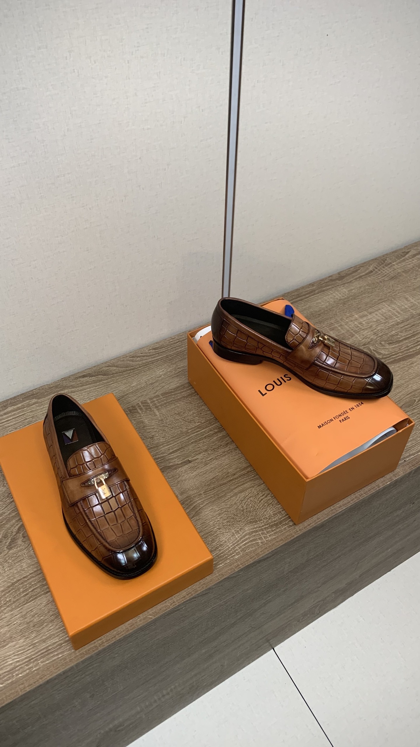 Louis Vuitton Men's Brown Leather Business Casual Loafers Dress Shoes 8 i1755527697388 3508 0 6