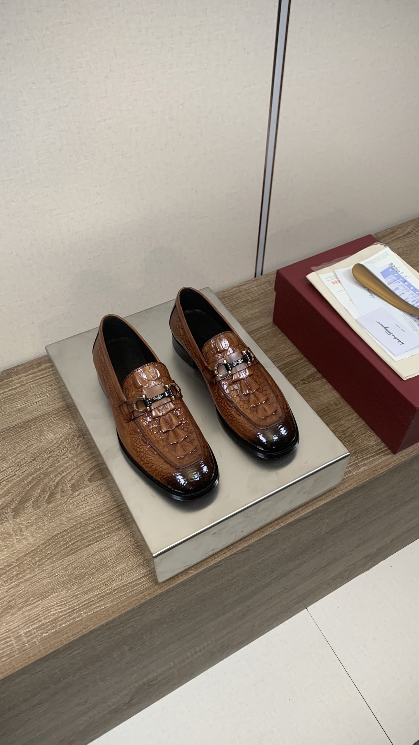 Salvatore Ferragamo Men's Crocodile Leather Loafers Business Casual Shoes