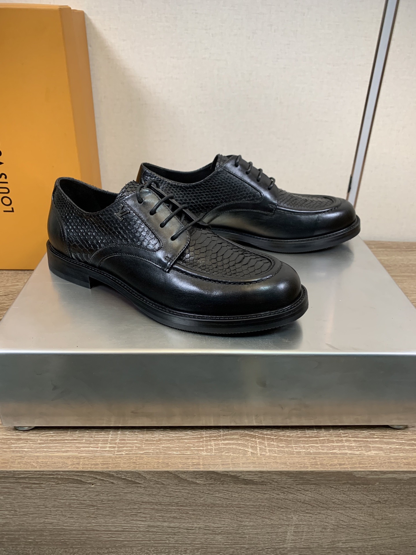 Louis Vuitton Men's Snake Leather Business Casual Dress Shoes 4 i1756906057264 3313 0 2