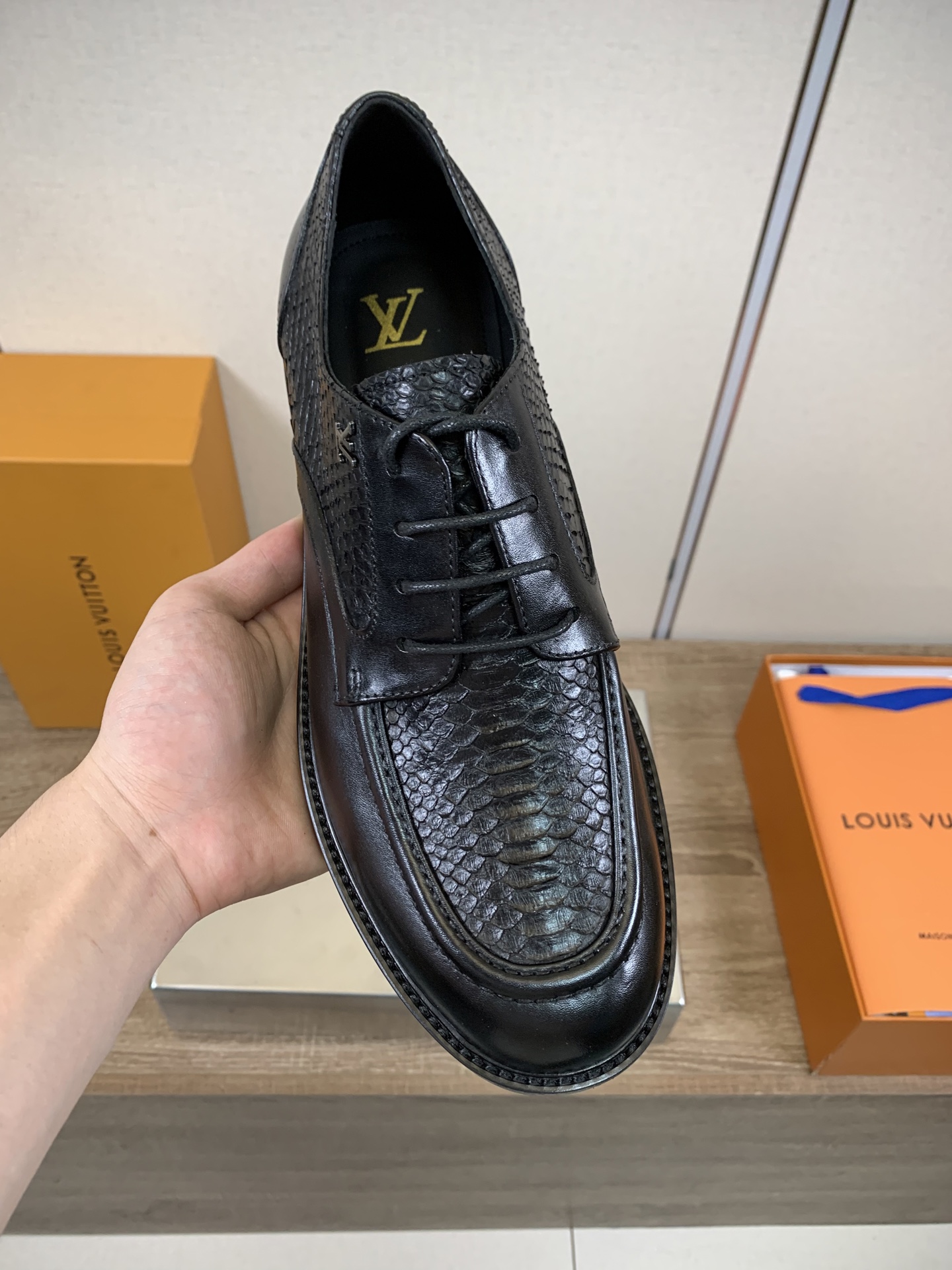 Louis Vuitton Men's Snake Leather Business Casual Dress Shoes 6 i1756906070036 9408 0 4