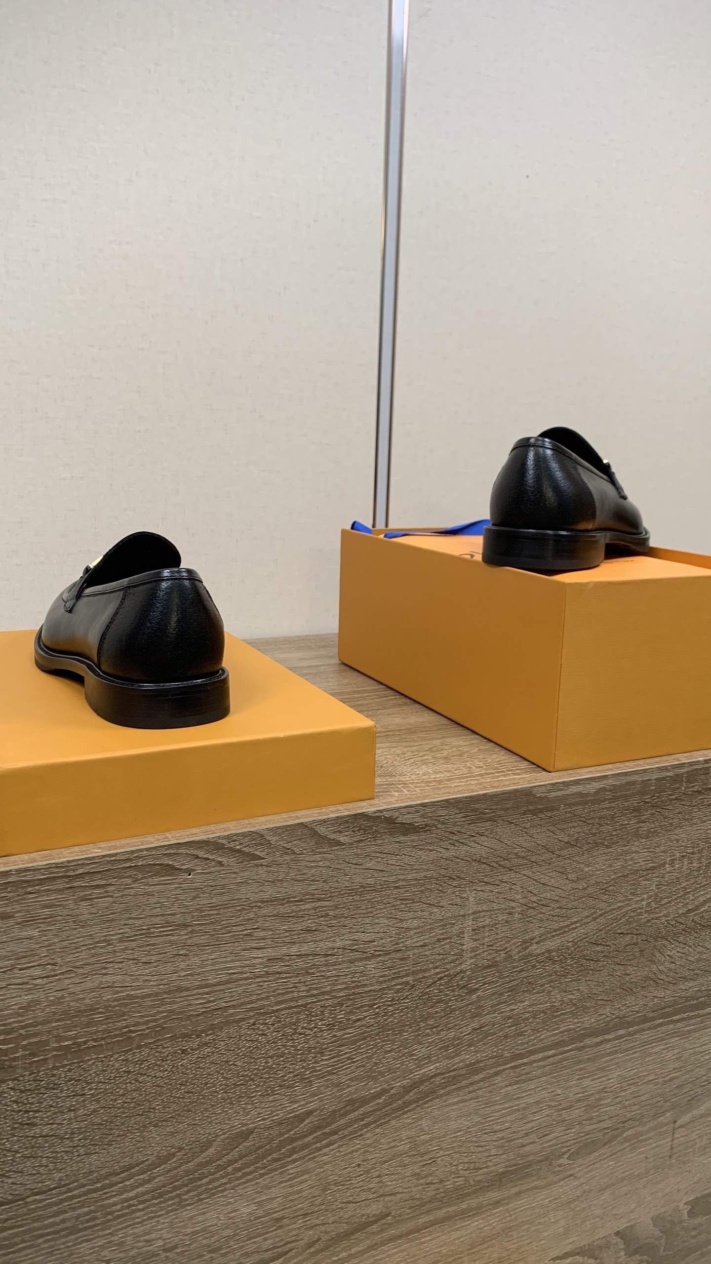 Louis Vuitton Men's Black Leather Loafers with Gold-Tone Hardware 9 i1756924985385 8527 0 7