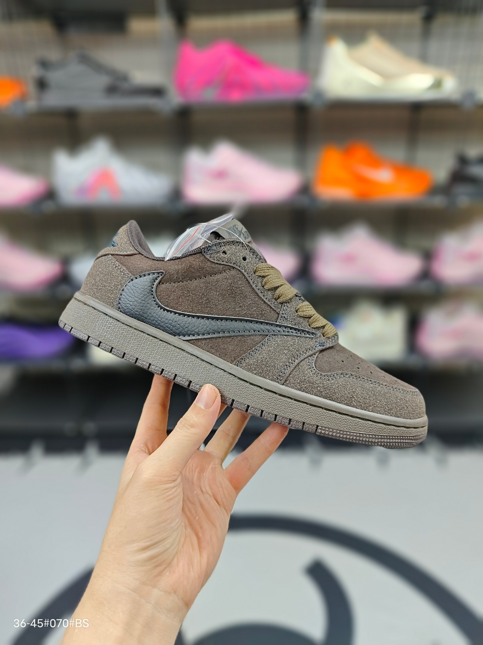 💰70
公司级✅Nike Air Jordan 1 x Travis Scott AJ1倒勾 乔一倒钩 耐克 低帮文化篮球鞋
货号:DO5442-202
尺码:36 36.5 37.5 38 38.5 39 40 40.5 41 42 42.5 43 44 45
ID:DHD467-QDJ