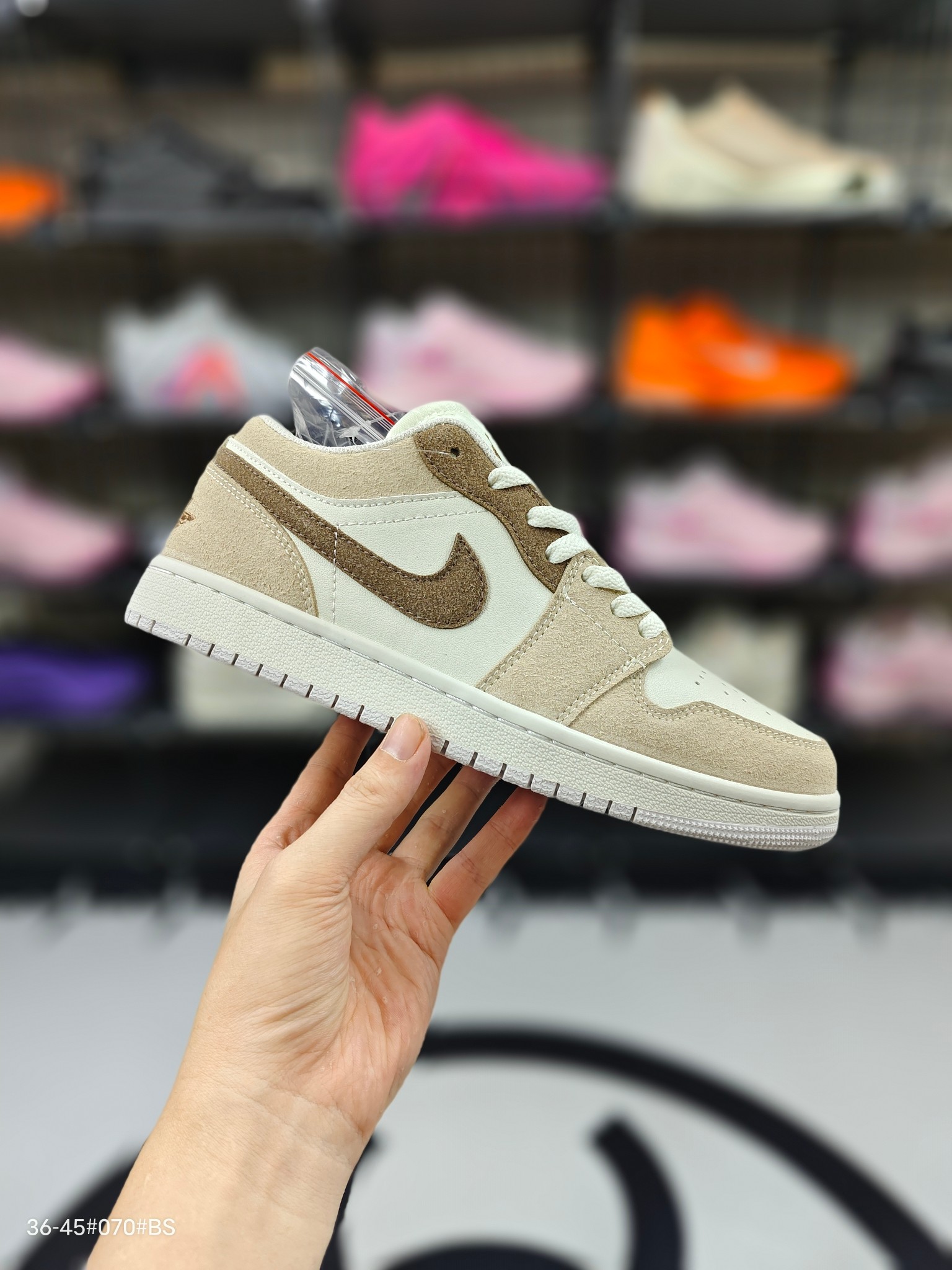 💰70
公司级✅Nike Air Jordan 1 x Travis Scott AJ1倒勾 乔一倒钩 耐克 低帮文化篮球鞋
货号:HF1567-200
尺码:36 36.5 37.5 38 38.5 39 40 40.5 41 42 42.5 43 44 45
ID:DHD467-QDJ