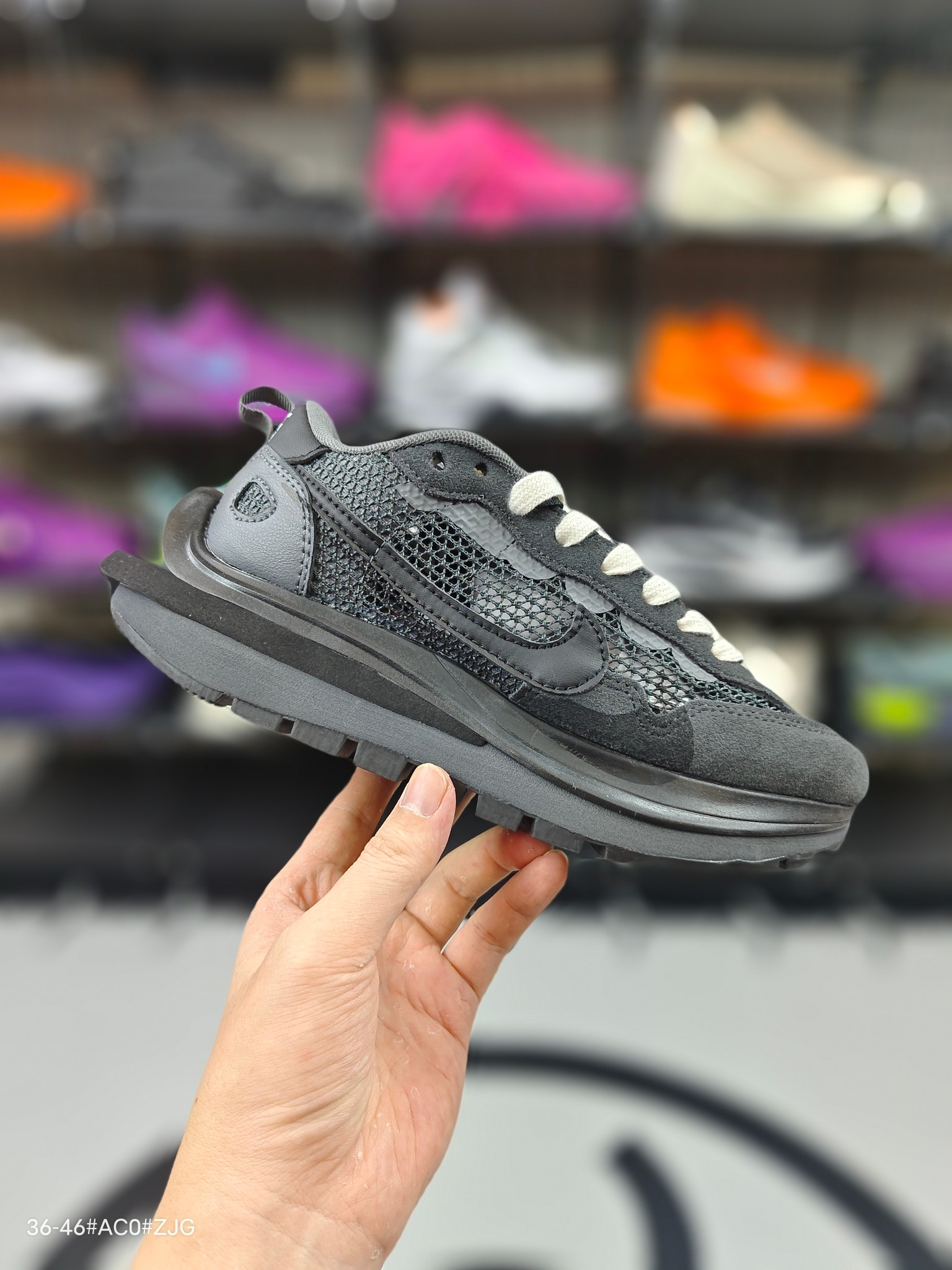 特价💰130
 Sacai x VaporWaffle “Tour Yellow ”sacai 3.0 重磅联名 生胶 米白
#正确纯原版本 独家原鞋开发 
#原模数据大底 独家五层分离组合底 
#原厂长绒皮料 质感十足 注意区分 
#解构手法、重叠Swoosh、双重鞋舌、鞋带以及后跟SACAI字体都悉数保留 NIKE 华夫3代
编码 CV1363-002
Size 36-46