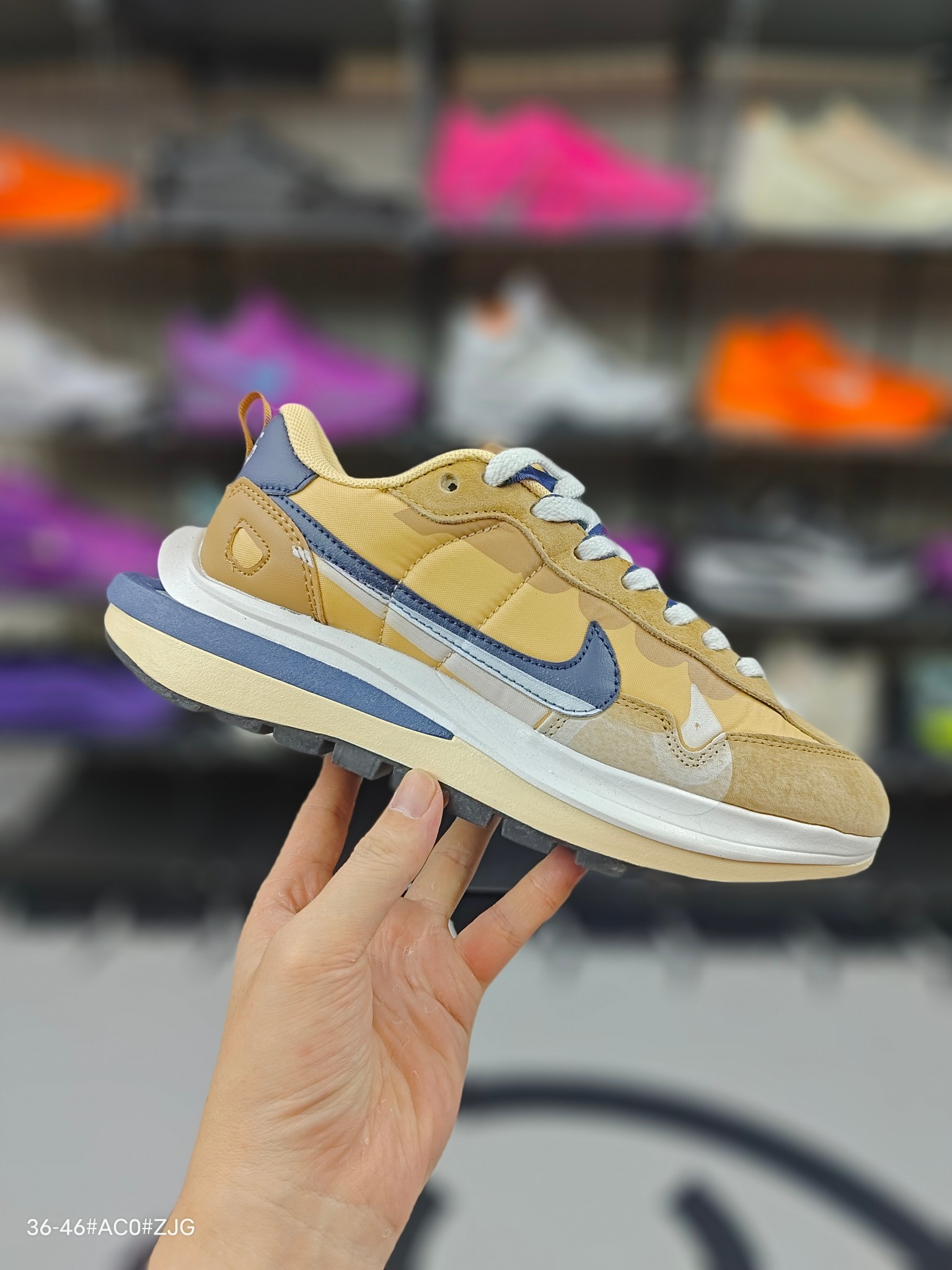 Sacai x VaporWaffle “Tour Yellow ”sacai 3.0 重磅联名 生胶 米白 #正确纯原版本 独家原鞋开发 #原模数据大底 独家五层分离组合底 #原厂长绒皮料 质感十足 注意区分 #解构手法、重叠Swoosh、双重鞋舌、鞋带以及后跟SACAI字体都悉数保留 NIKE 华夫3代 编码 DD1875-200