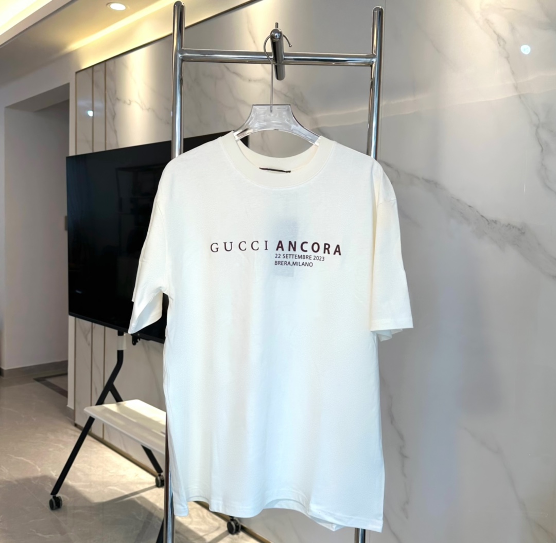 Gucci | Gucci camiseta de manga corta con estampado temático ancora, la tela utiliza algodón peinado de 270 gramos, can…