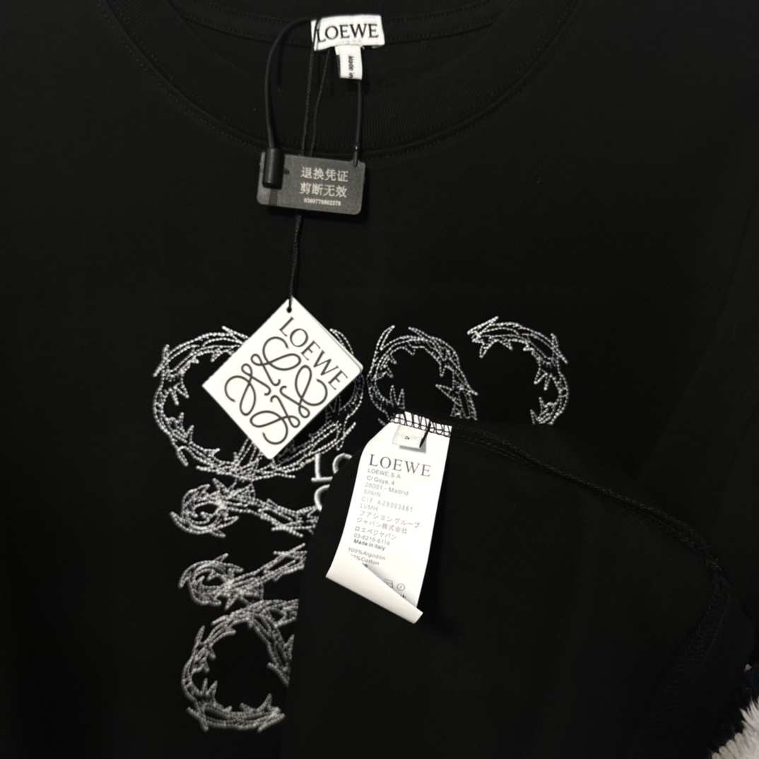 Loewe’s Spring-Summer Collection: Luxurious Fabrics, Fine Embroidery, Custom Accessories, Trendy Styles. - 图片 4
