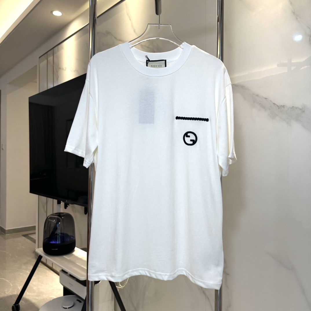 Gucci | Gucci 24ss camiseta de manga corta con pequeño anillo bordado, camiseta de manga corta con pequeño logo bordado…