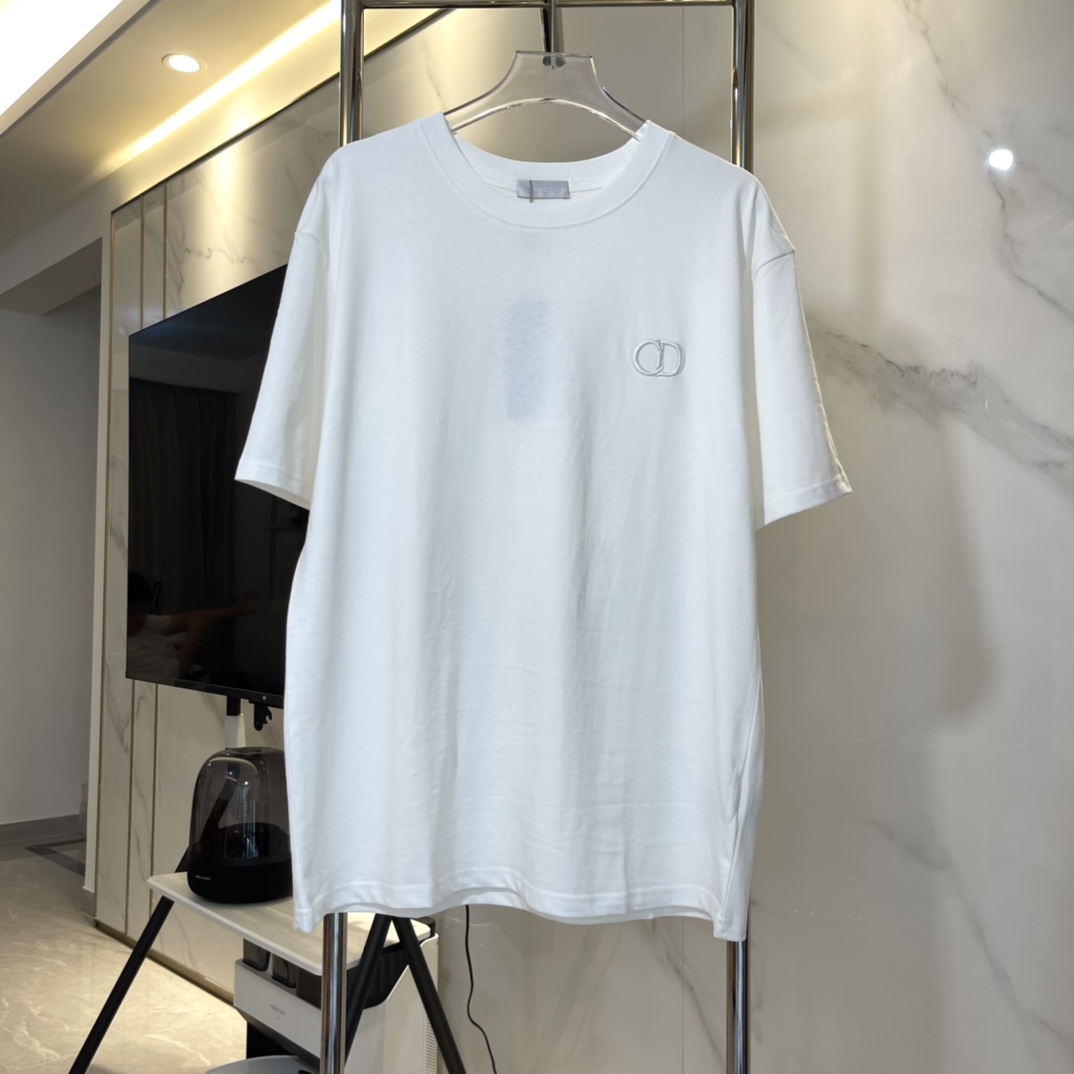 La tela de manga corta bordada con el logotipo de CD Dior ｜ Dior 23ss está hecha de algodón peinado de 280 g, hilo pers…