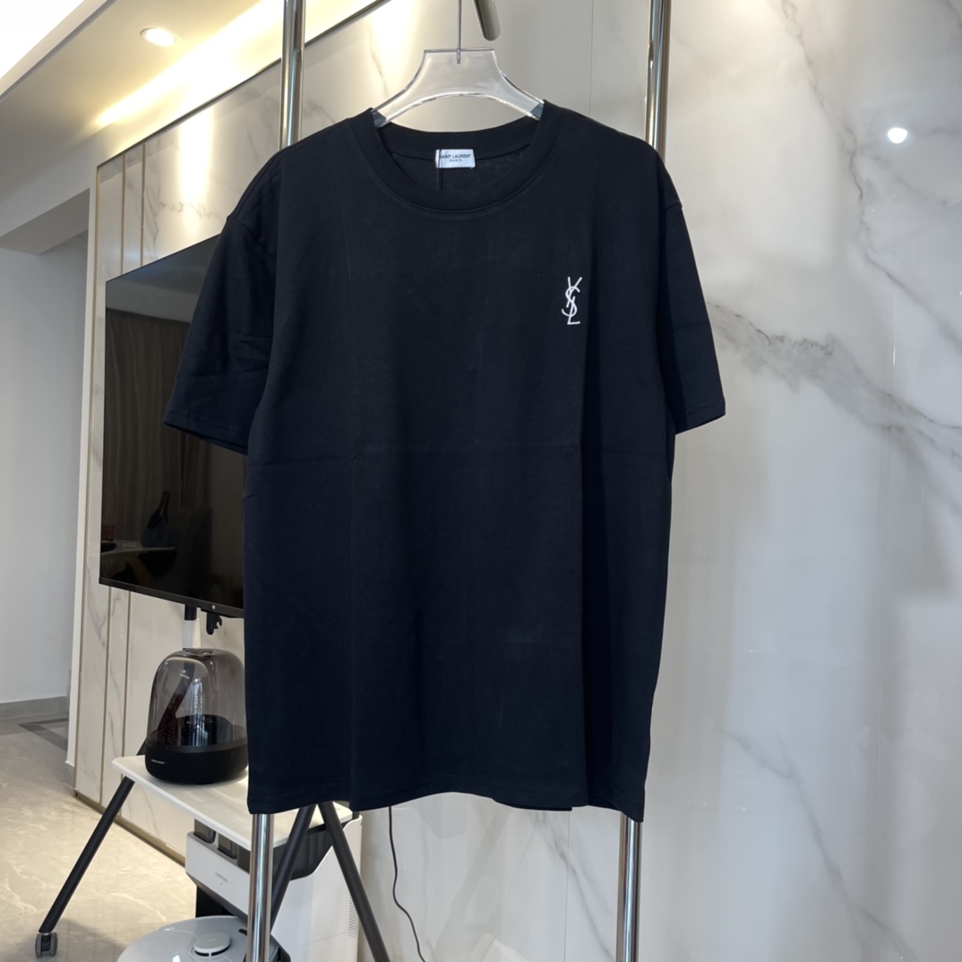 YSL/Saint Laurent, camiseta de manga corta con pequeño logo bordado. Tejido de algodón puro de 280 gramos, cu…