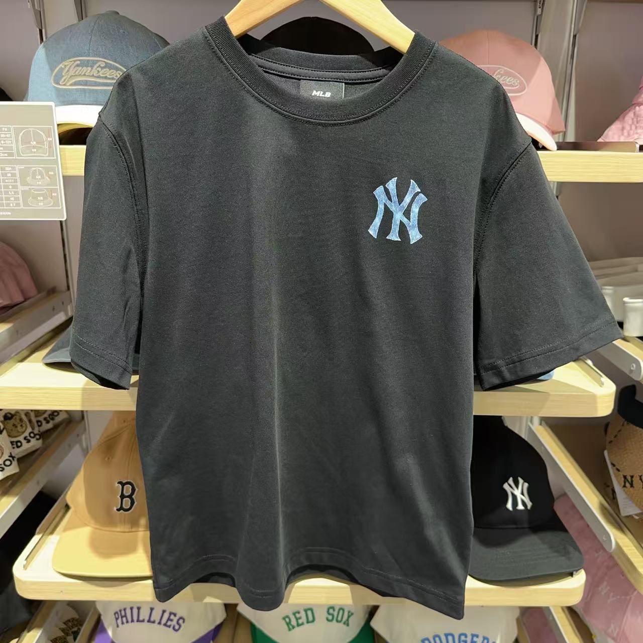 Alternative view of T-Shirt 04147