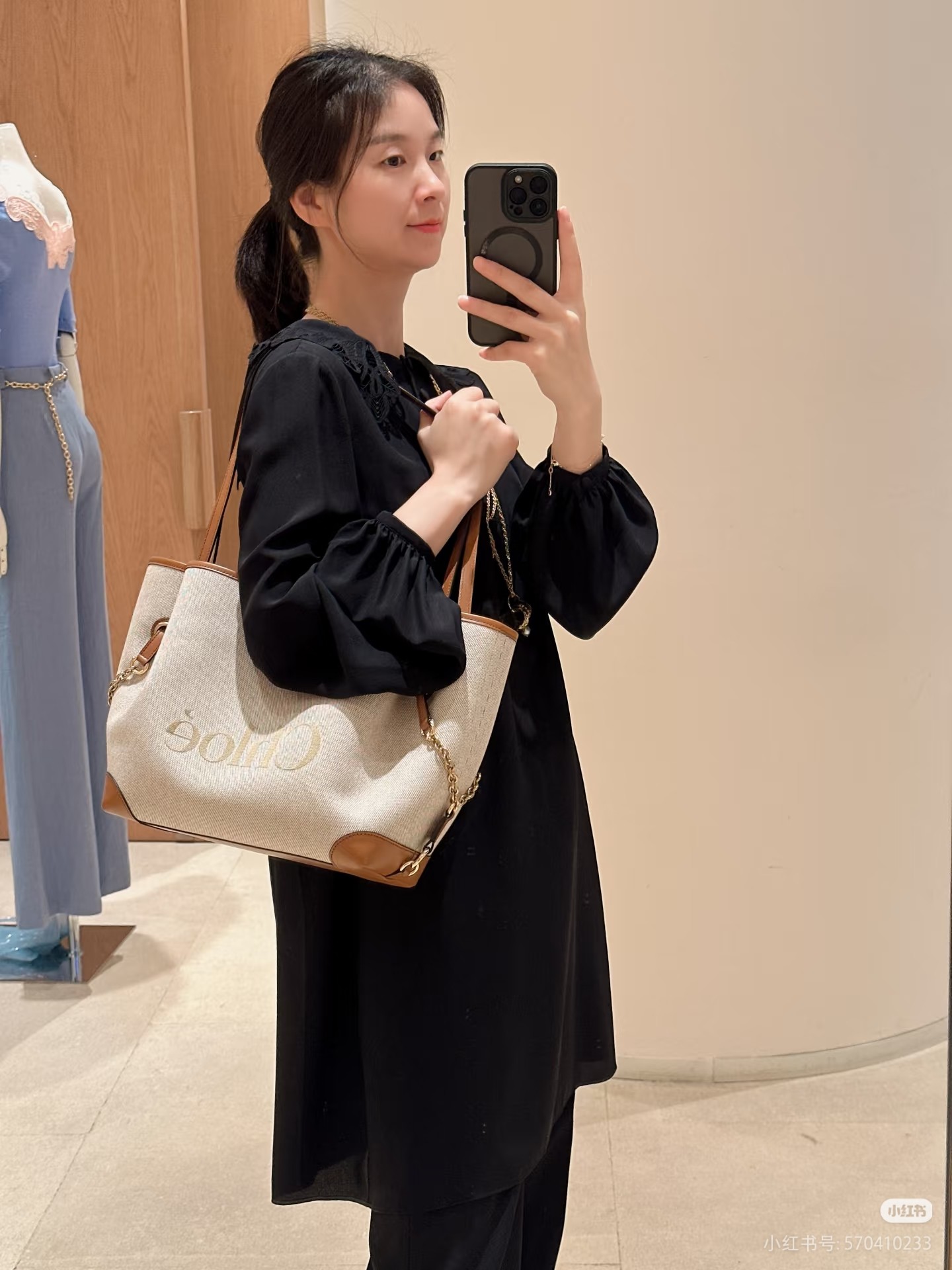 Chloé How come there is such a gentle tote bag