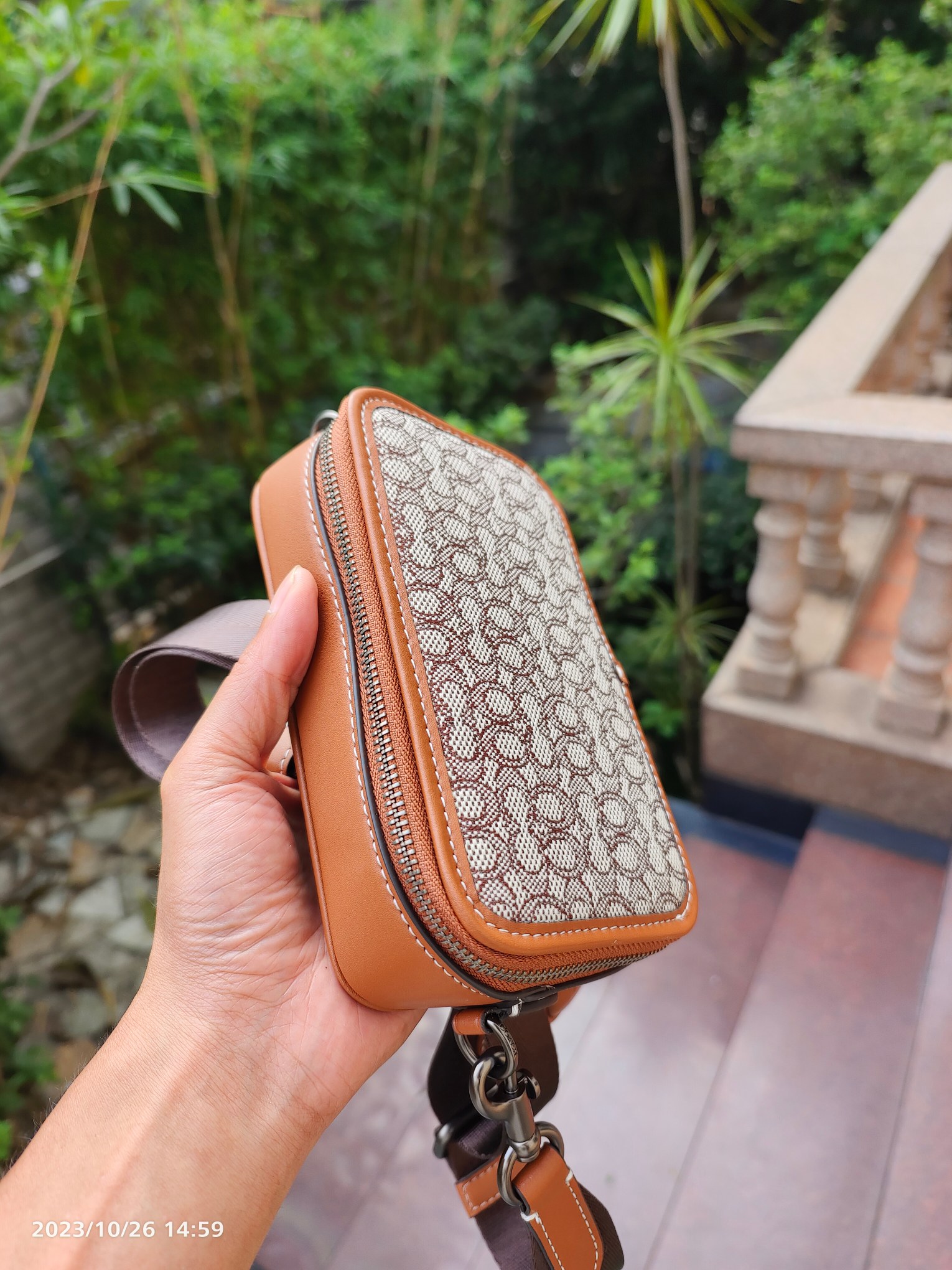 Coach CM372棕色 COACH蔻驰男包新款CHARTER纤巧型单肩斜挎包 附带蓝牙耳机包相机包 新款charter男女款尺寸20/12/5cm