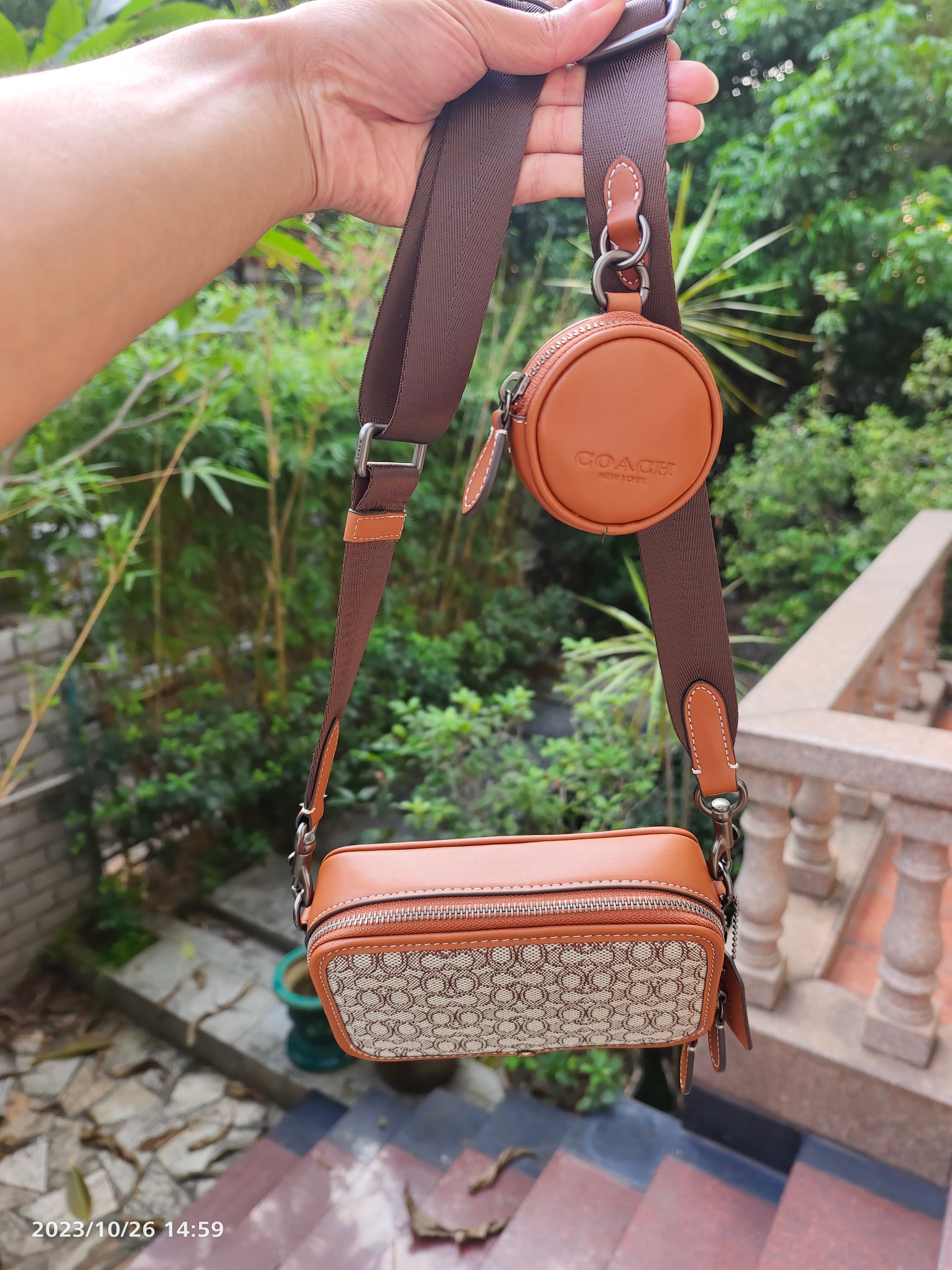 Coach CM372棕色 COACH蔻驰男包新款CHARTER纤巧型单肩斜挎包 附带蓝牙耳机包相机包 新款charter男女款尺寸20/12/5cm
