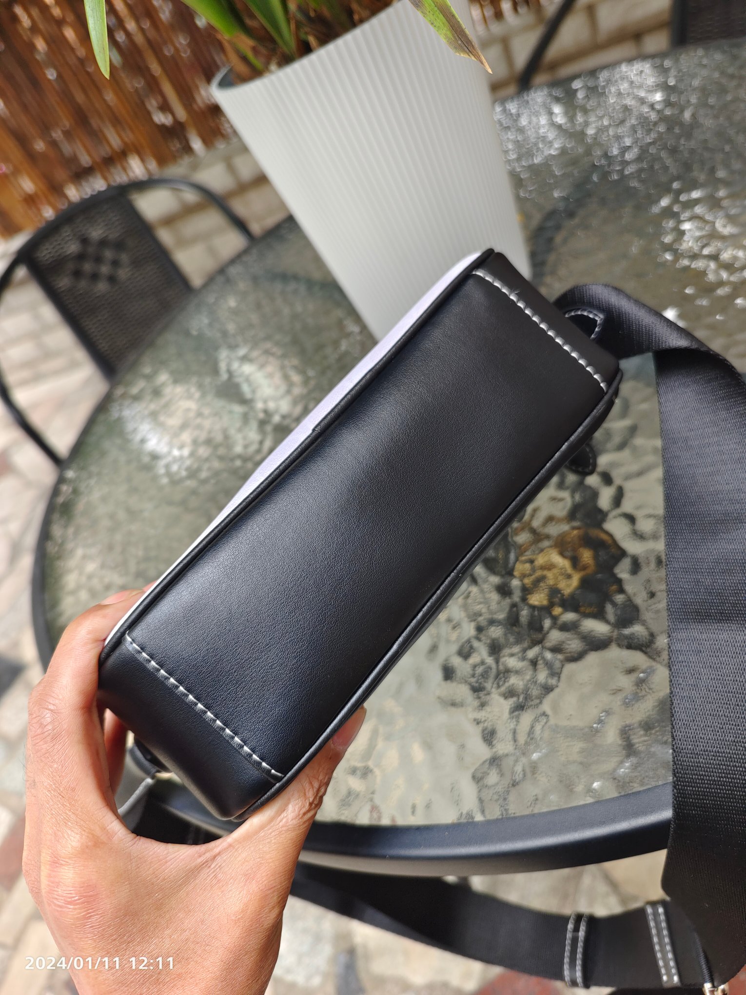 Coach COA*H C 蔻家2024年1月新品 Graham男士相机包此款包采用的是人造革配牛皮革内置多功能袋 双拉链开合织物衬里 23cm(长)15cm(高)7cm宽