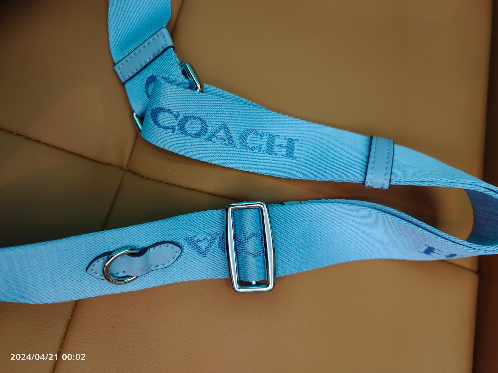 Coach CR098蔻驰2024新款Pace邮差包翻盖宽肩带轻便.翻盖扣头，尺寸4.5/19.5/8cm