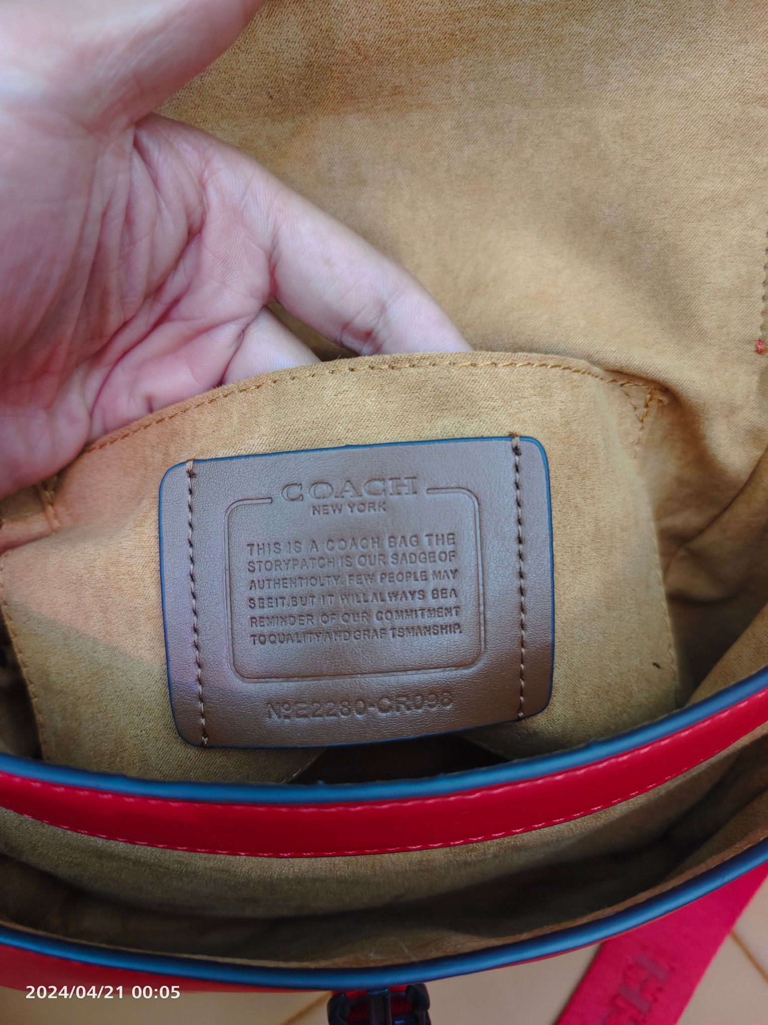 Coach CR098蔻驰2024新款Pace邮差包翻盖宽肩带轻便.翻盖扣头，尺寸4.5/19.5/8cm